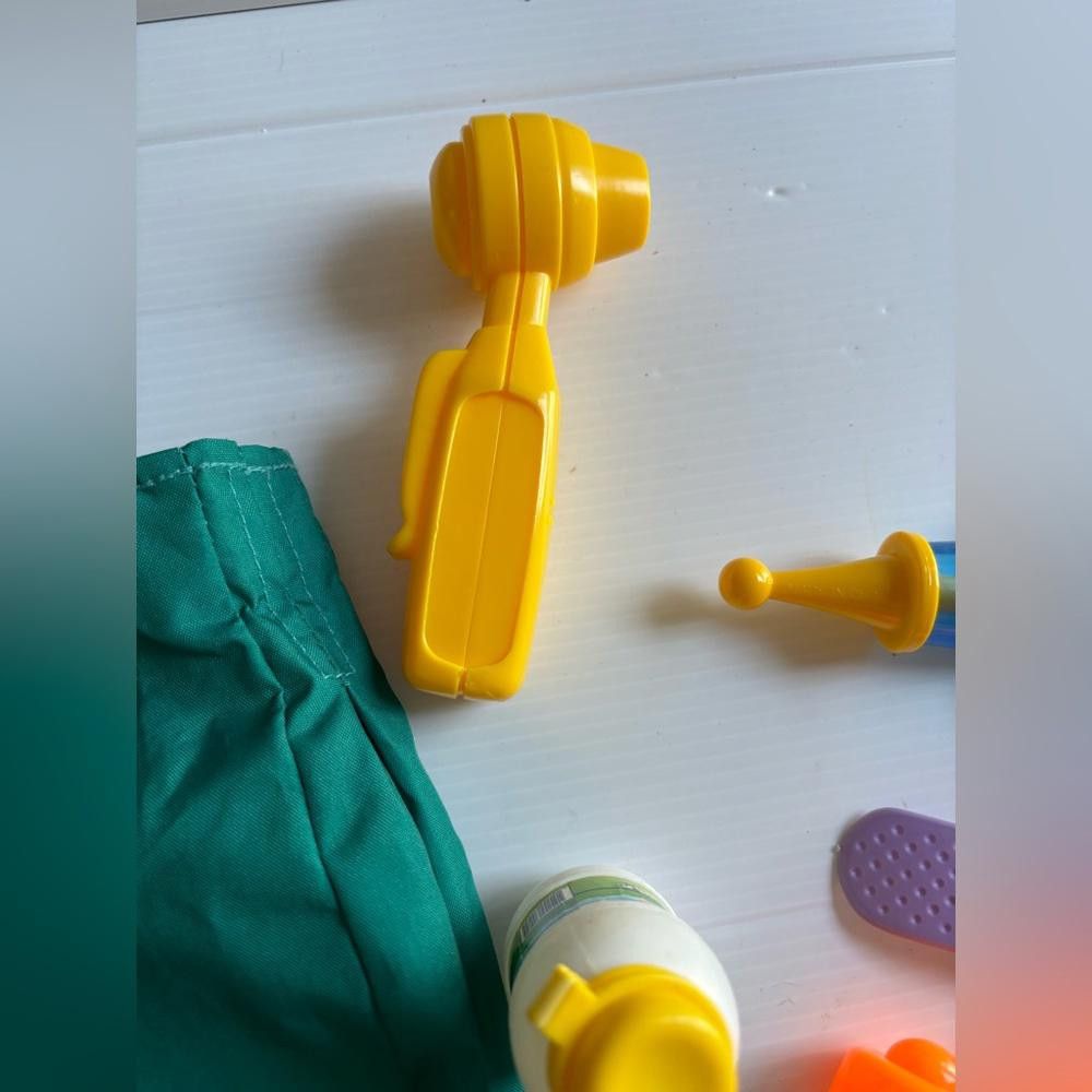 Designer Fisher Price Medical Bag and Accessories Toy Set (2004) Size ONE SIZE - 5 Thumbnail