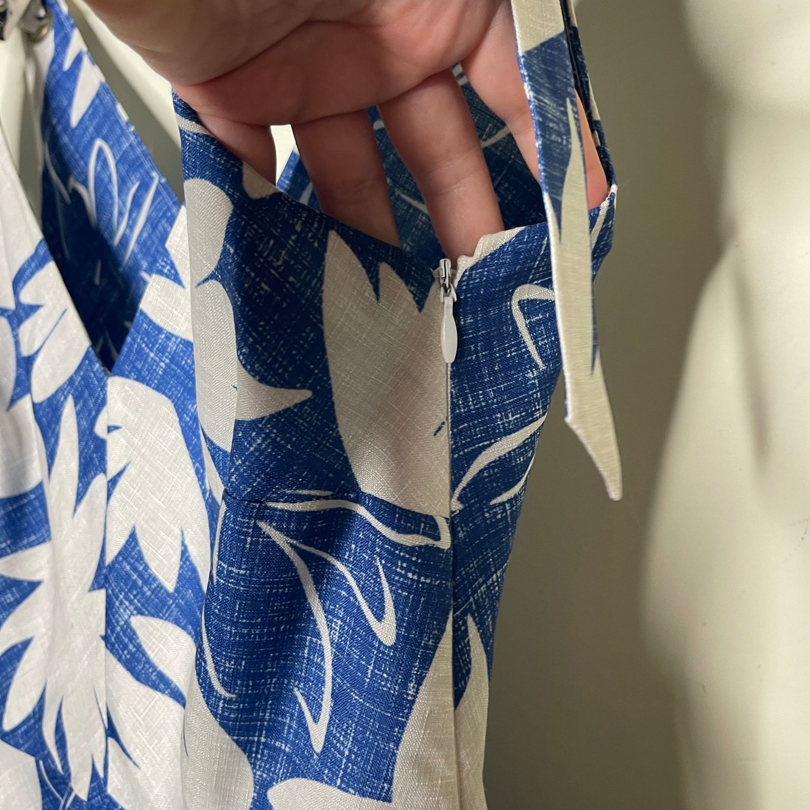 Hutch Hutch blue white floral A line knee length sundress sz 0 Size XS / US 0-2 / IT 36-38 - 5 Thumbnail