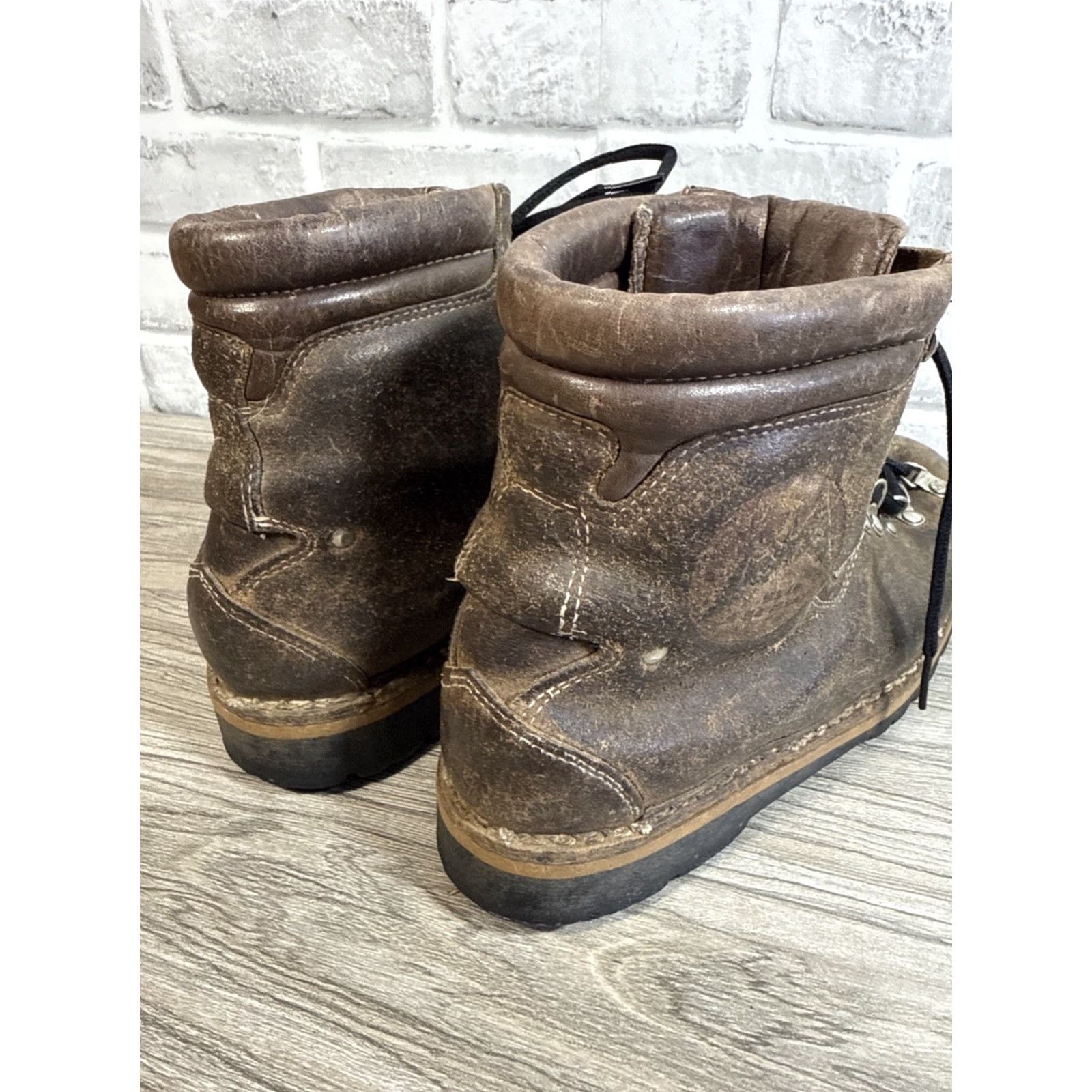 LOWA VINTAGE LOWA Boots Mens 5.5 N Leather Vibram Hiking Mountaineering 80’s Germany Mens Boots Leather Vibram Hiking Mountaineering 80s Germany Size US 6 / EU 39 - 4 Thumbnail