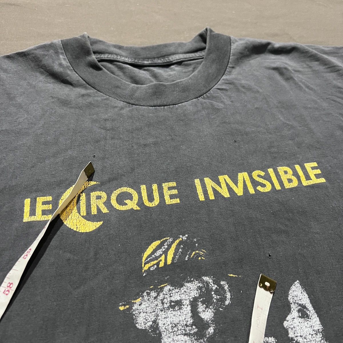 Vintage 90s The Invisible Circus Movie Tee Distressed Faded Thrashed Size US S / EU 44-46 / 1 - 3 Thumbnail