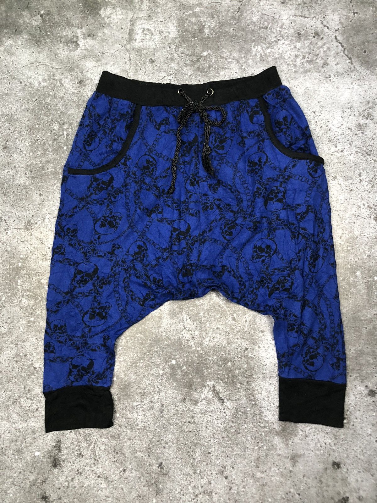 Vida Roseo Cropped Y2K Skull Print Pants