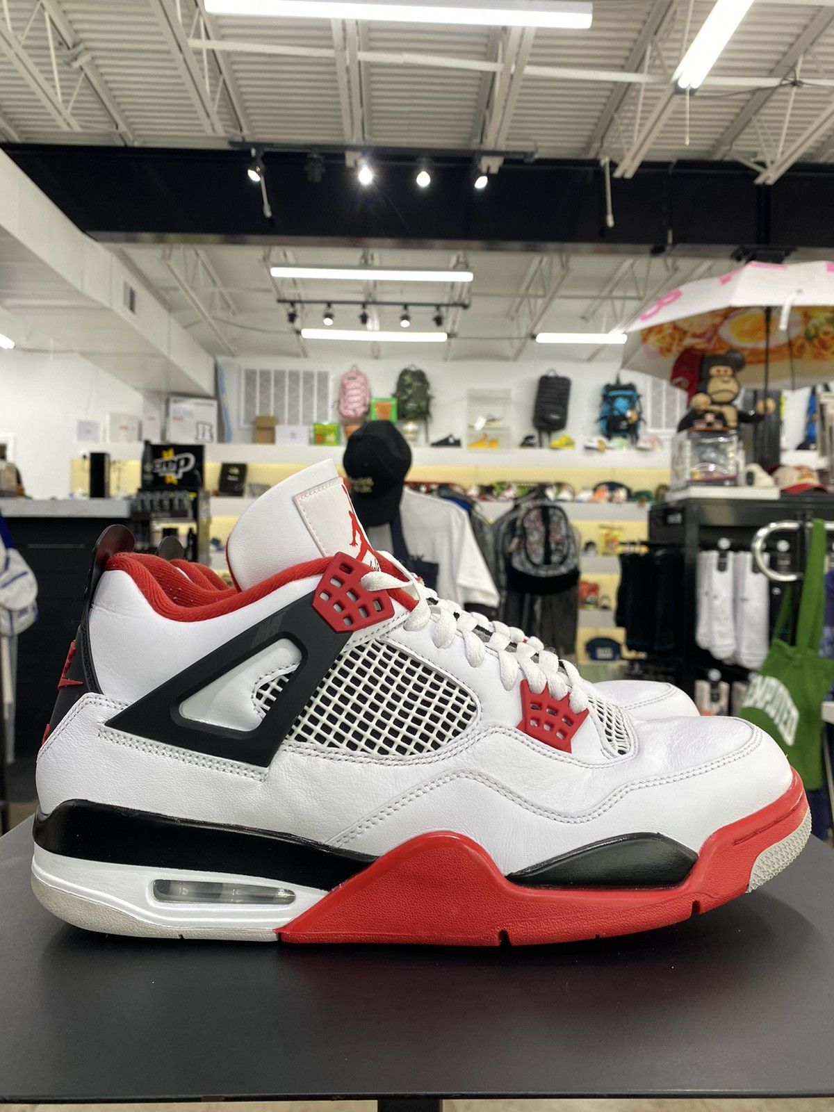 Jordan Brand Air Jordan 4 Fire Red Sz. 12 Size US 12 / EU 45 - 4 Thumbnail