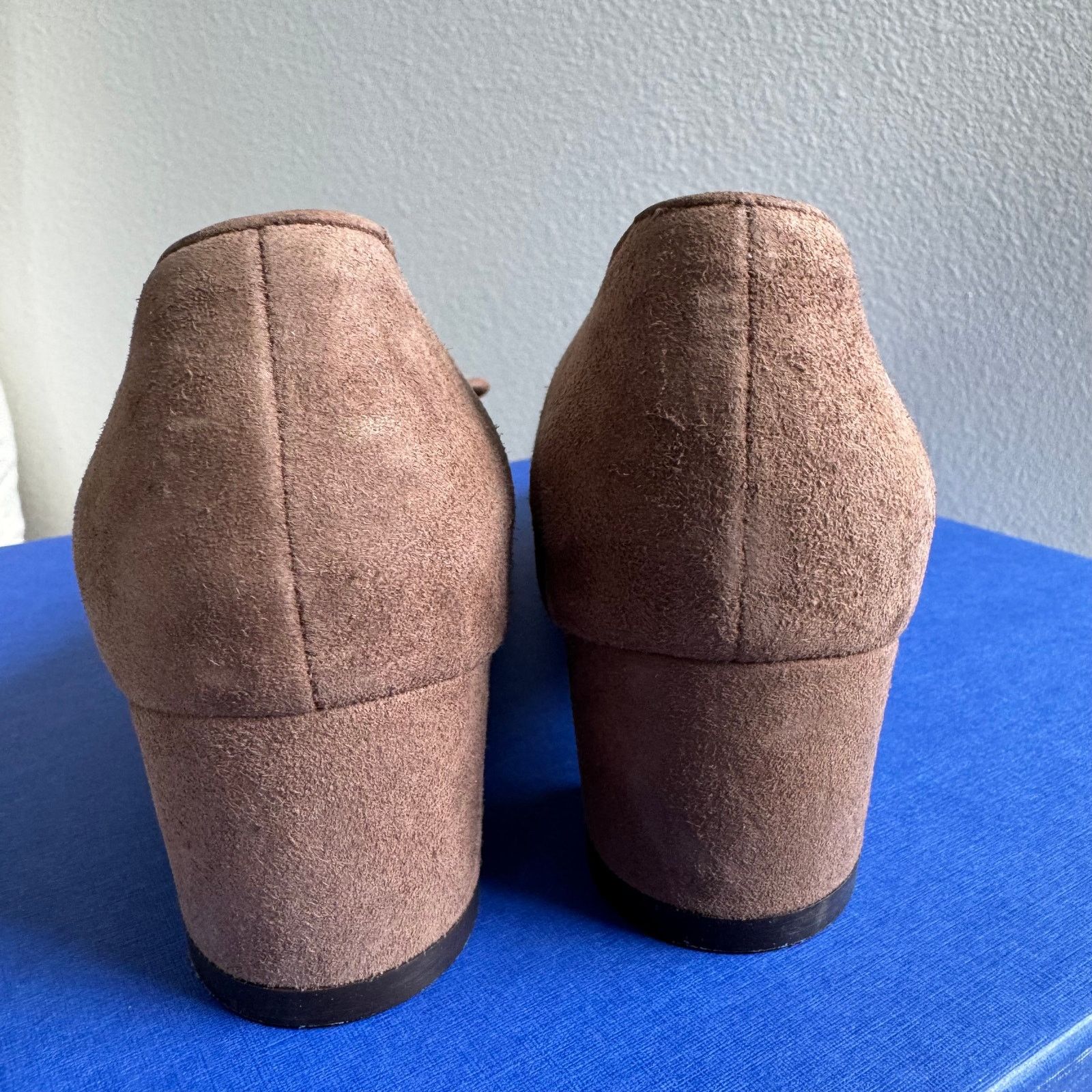 Stuart Weitzman Stuart Weitzman Gabby 45 Taupe Suede Almond Toe Bow Pumps Size US 6.5 / IT 36.5 - 3 Thumbnail