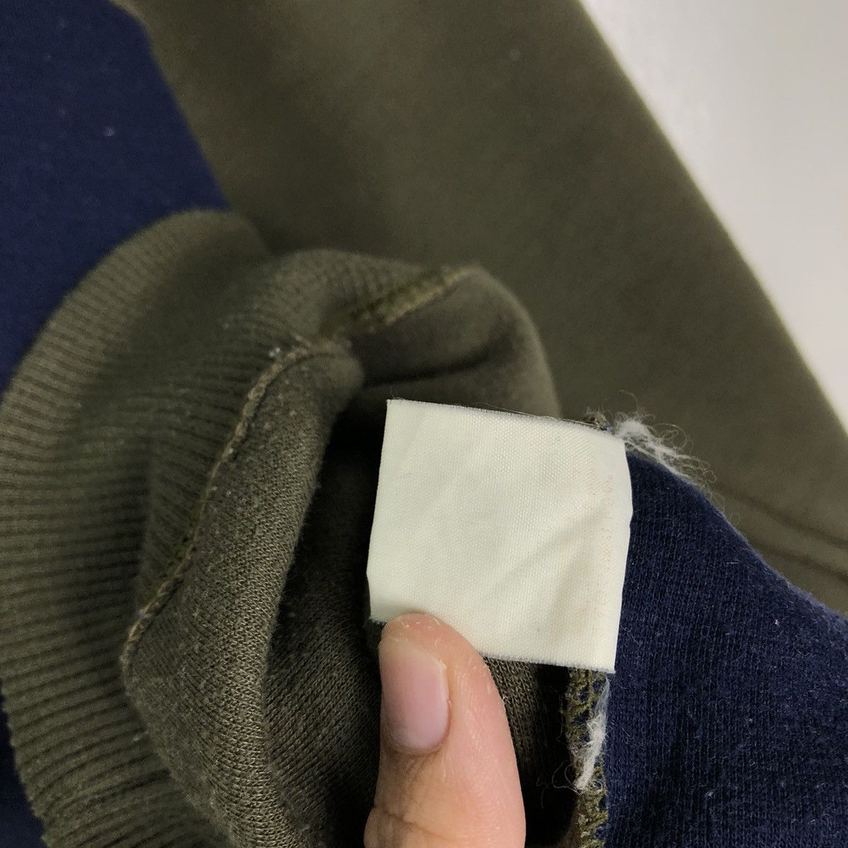 Japanese Brand 🔥90’s Vintage Andre Valentino Paris Sweatshirt Big Logo Size US L / EU 52-54 / 3 - 13 Thumbnail