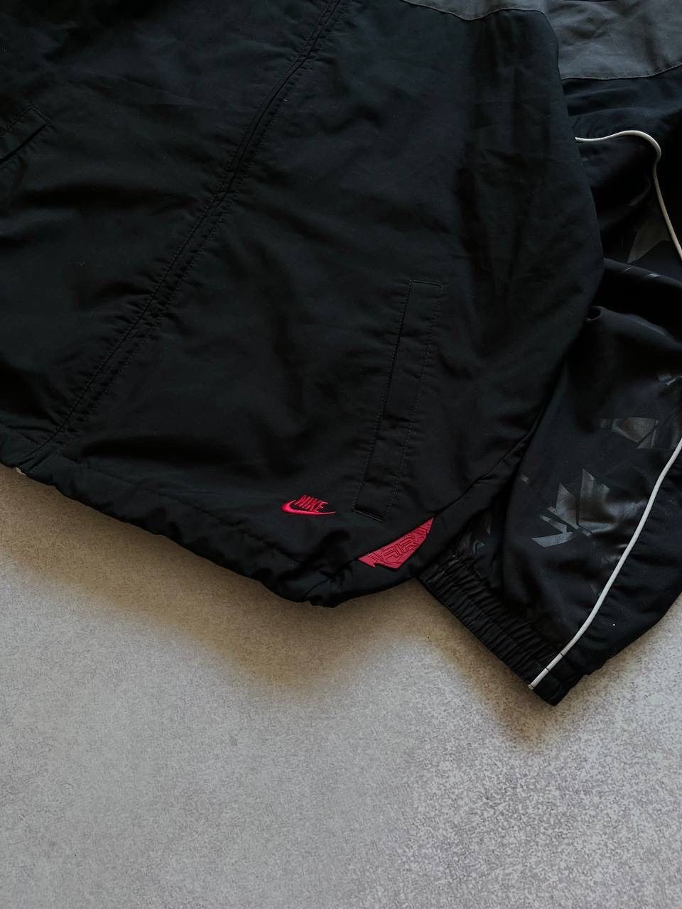 Nike Vintage Nike Swoosh Nylon Boxy Jacket Rare M Size US M / EU 48-50 / 2 - 11 Thumbnail