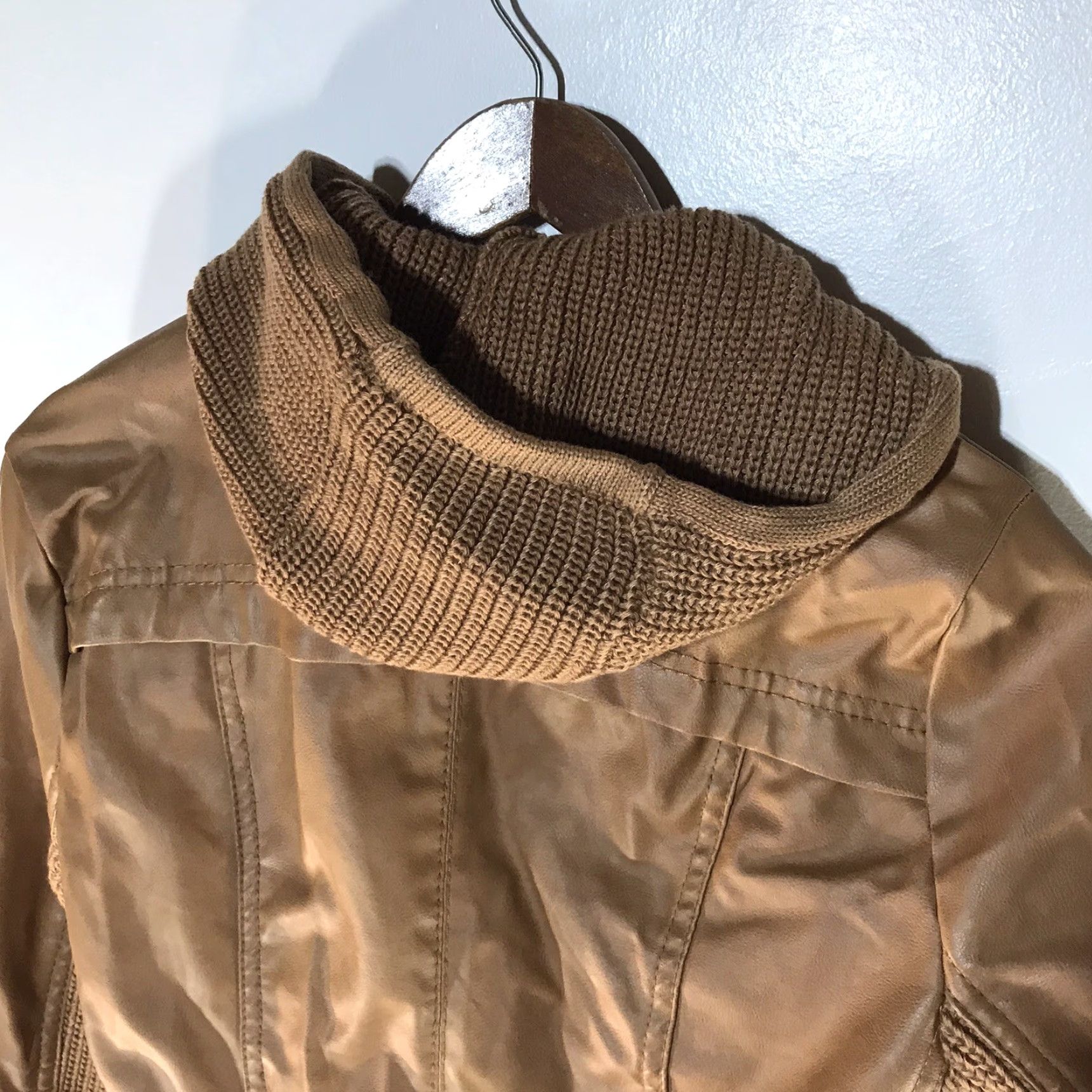 Camel Ci Sono By Cavalini Camel 100% Vegan Leather Cropped Moto Jacket Womens Size M Size M / US 6-8 / IT 42-44 - 6 Thumbnail