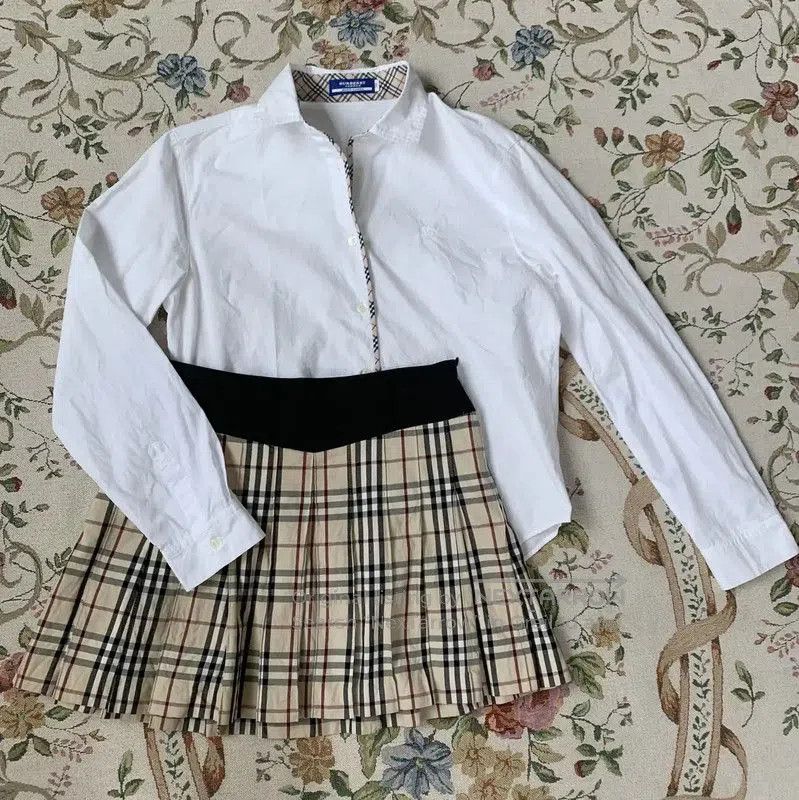 Burberry Burberry White Cotton Women's Shirt. Size M / US 6-8 / IT 42-44 - 1 Thumbnail