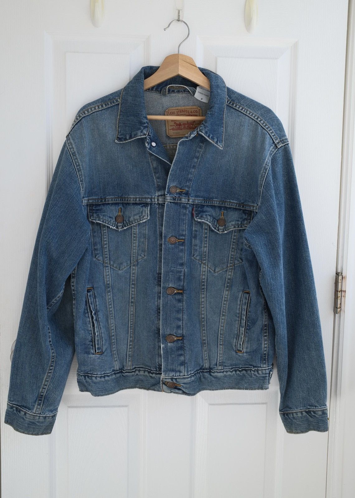 Vintage 80s LEVIS Denim Jacket , Levis Sleeveless,Levis good Light wash jacket,Trucker jacket,Distressed jeans, Medium size