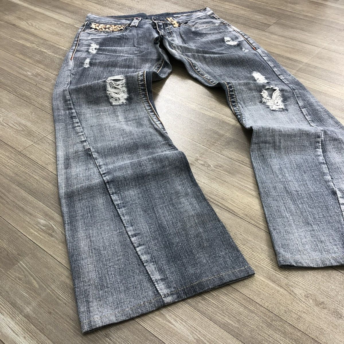 If Six Was Nine × Japanese Brand × semanticdesign 2000s Semantic Design Leopard Distressed LGB Flarred Jeans Size US 30 / EU 46 - 2 Thumbnail
