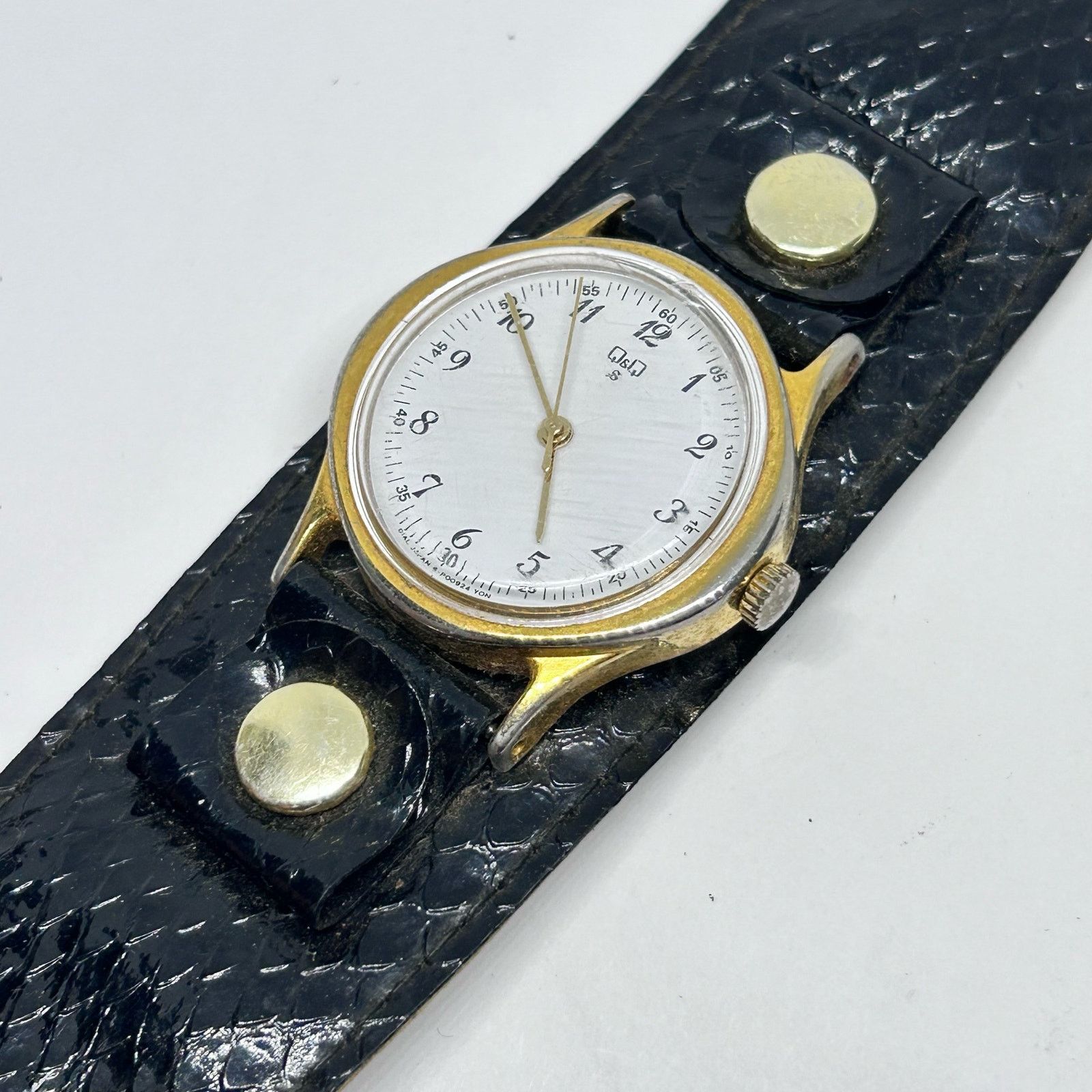 Other Q&Q Gold Tone Women’s Vintage Watch Black Strap St. Steel Size ONE SIZE - 2 Thumbnail