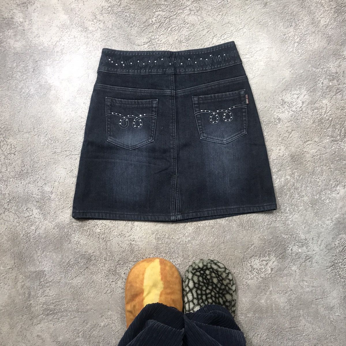 Vintage Y2K Vintage Studded Midi Skirt Dark Wash Streetwear Slim 27 Size 27" / US 4 / IT 40 - 3 Thumbnail