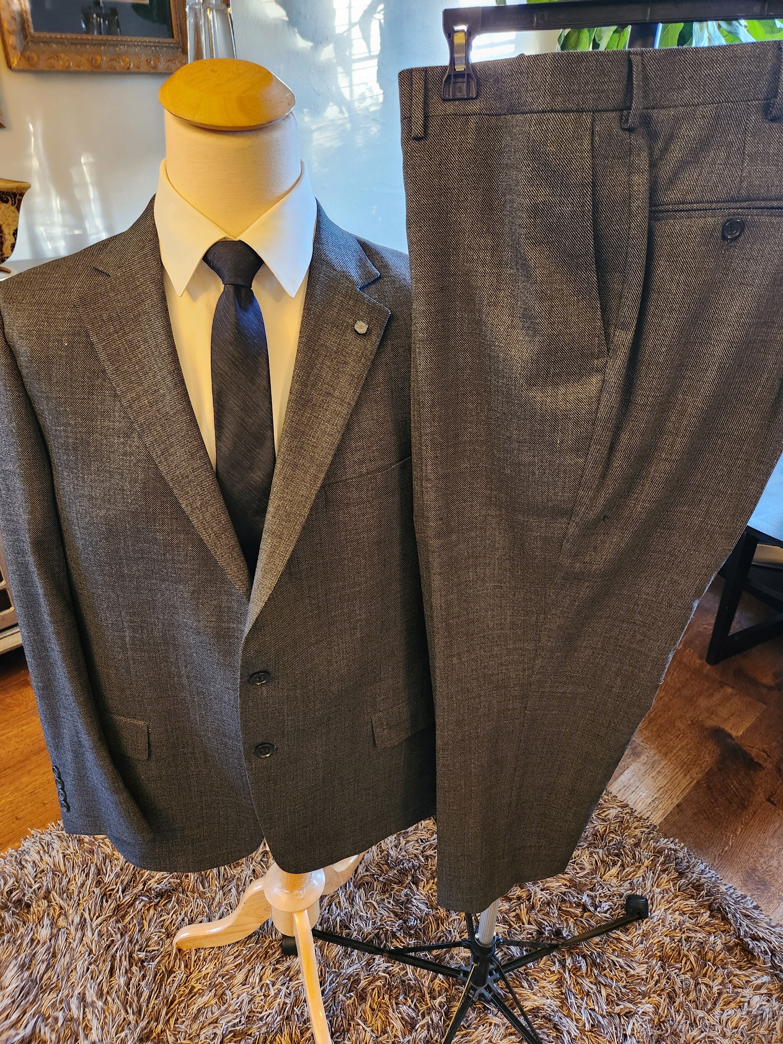 Hart Schaffner Marx New York Fit Men's 100% Wool Gray Suit Size 48R - 1 Thumbnail