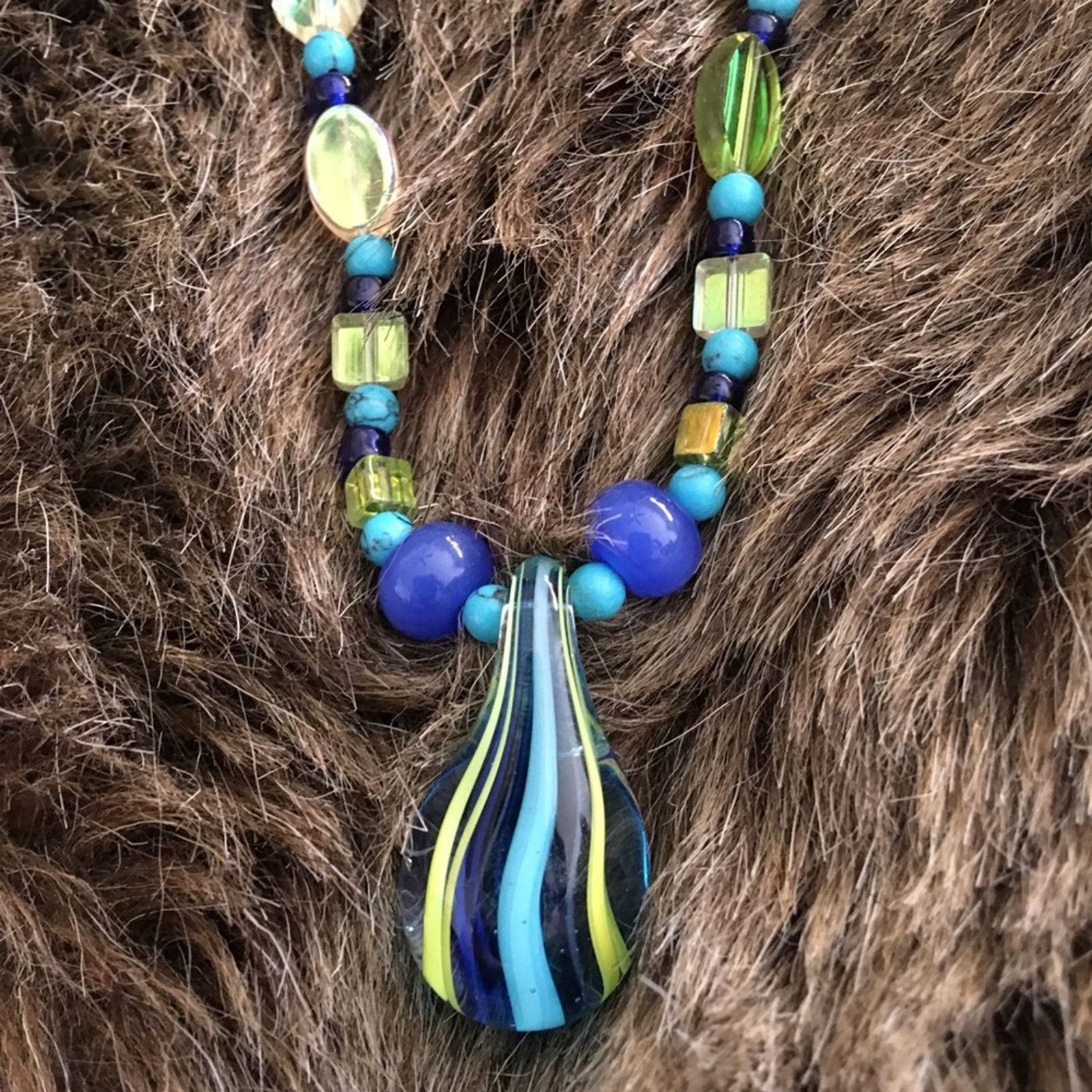 Handmade Handmade blue and lime glass necklace Size ONE SIZE - 6 Thumbnail