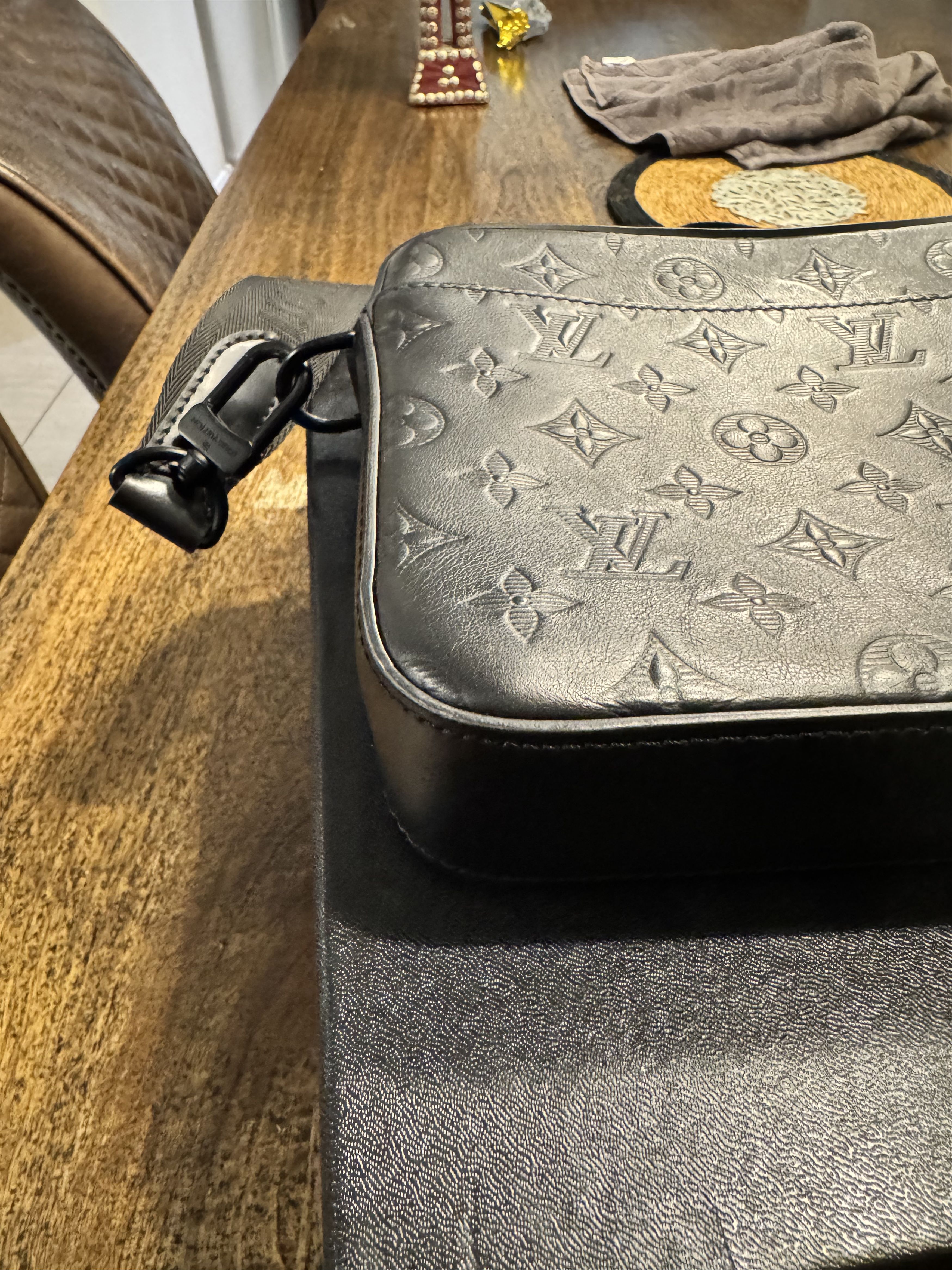 Louis Vuitton Louis Vuitton Leather Duo Messenger Size ONE SIZE - 8 Thumbnail