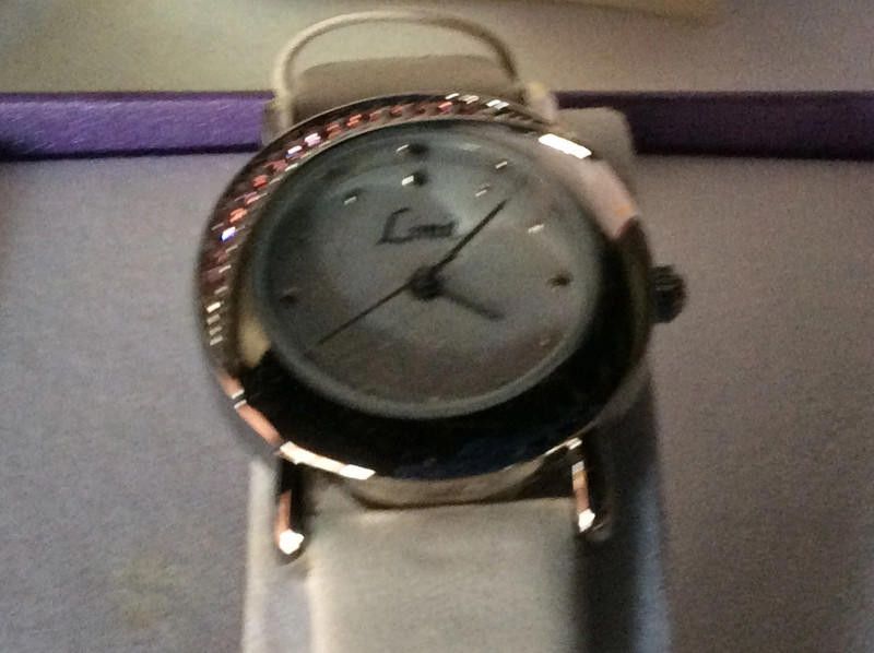 Designer Limit mumy white leather strap watch Size ONE SIZE - 4 Thumbnail