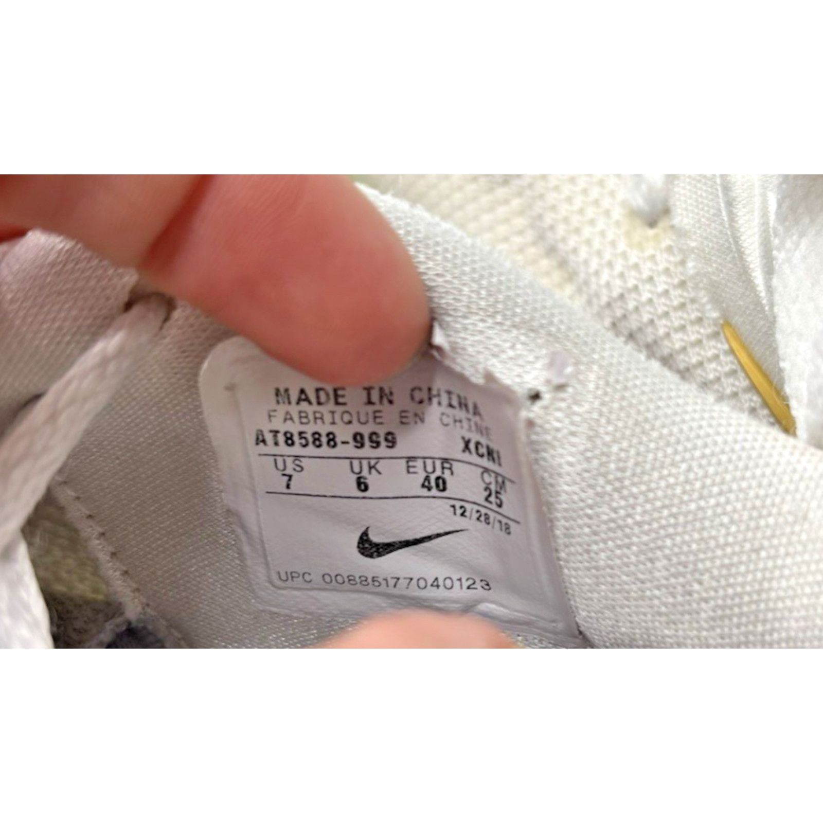 Nike Nike Kyrie Low White/Gold Basketball Shoes Size: 7 Size US 7 / EU 40 - 9 Thumbnail