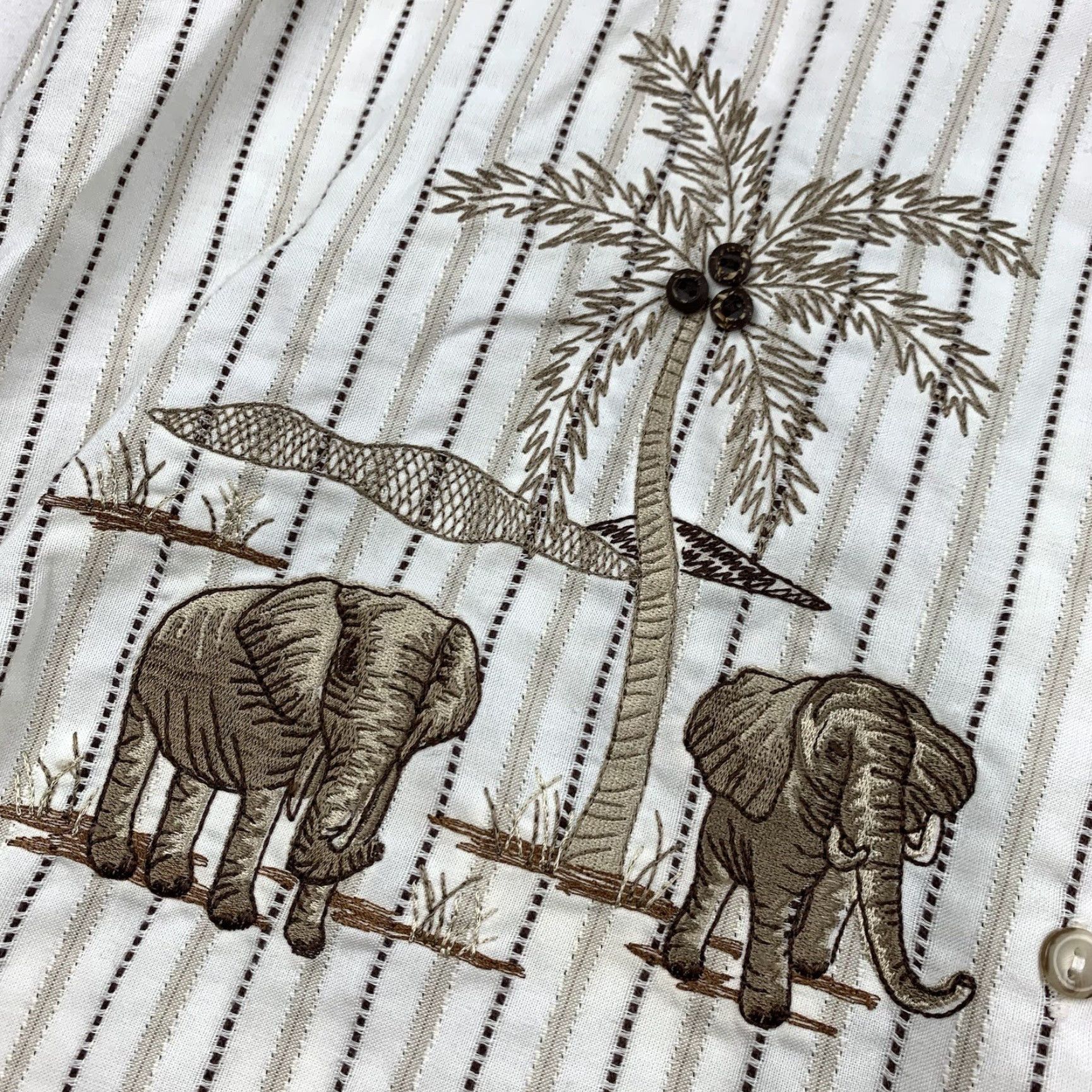 Vintage BonWorth African Button Up Shirt Womens Petite Small White Embroidery Animals Size S / US 4 / IT 40 - 4 Thumbnail