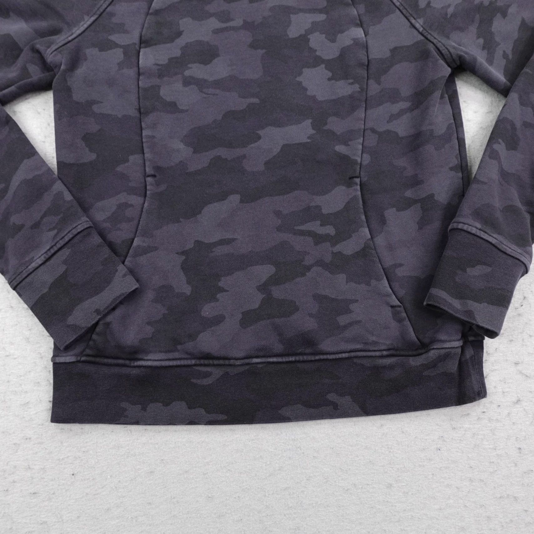 Lululemon Lululemon Sweatshirt Women 8 Deep Coal Camo Scuba Crew Neck Heritage 365 Sweater Pullover Size M / US 6-8 / IT 42-44 - 3 Thumbnail