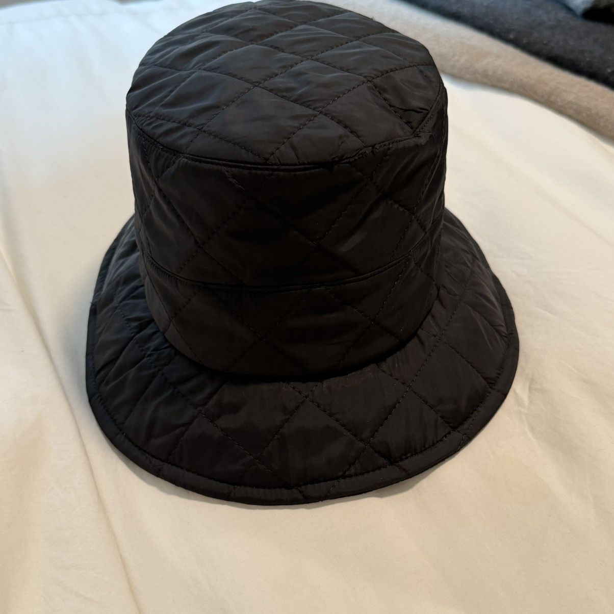 Saks Fifth Avenue Quilted winter bucket hat Size ONE SIZE - 4 Thumbnail