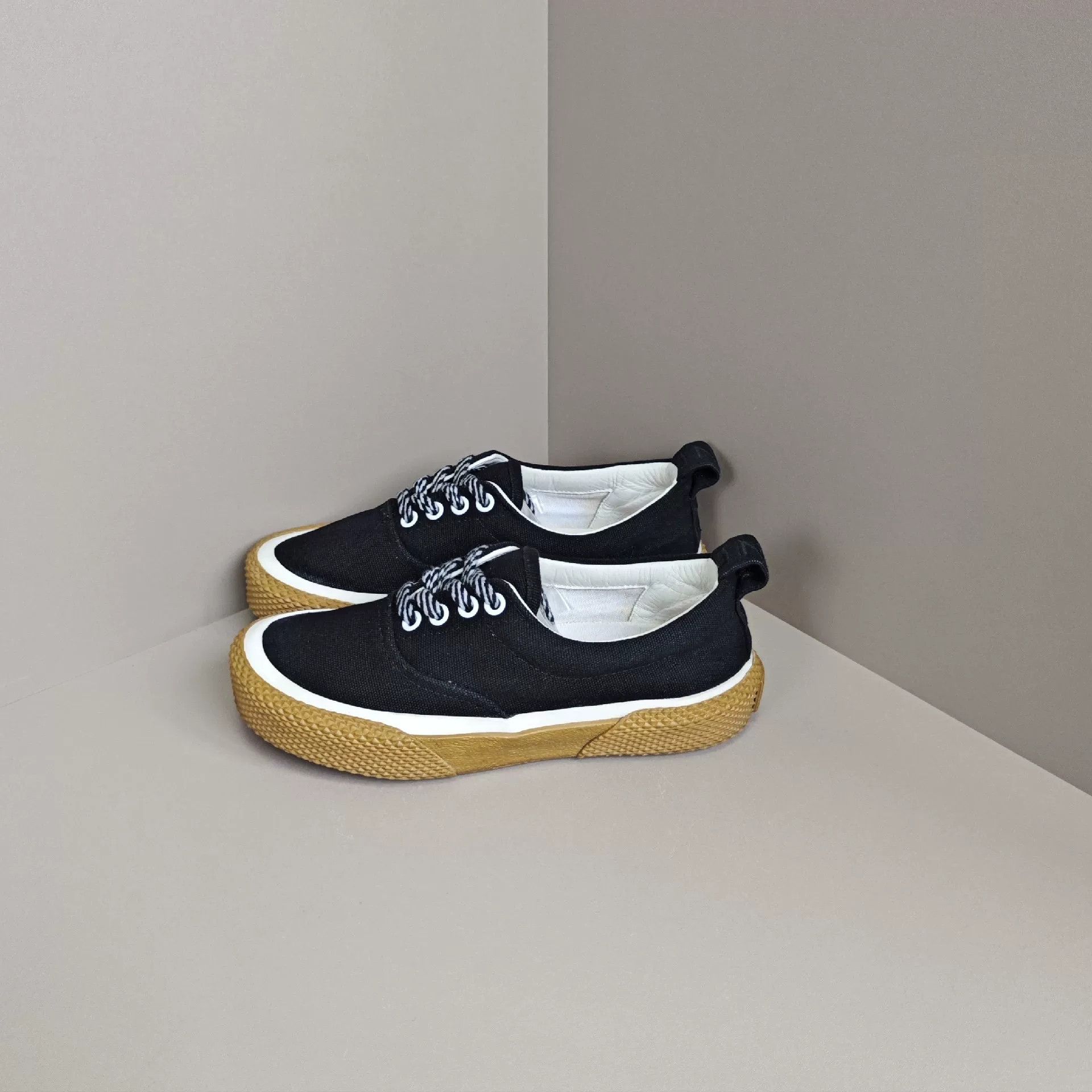 Celine Celine Casual Lowtop Sneakers us_5 Women Size US 5 / IT 35 - 1 Thumbnail