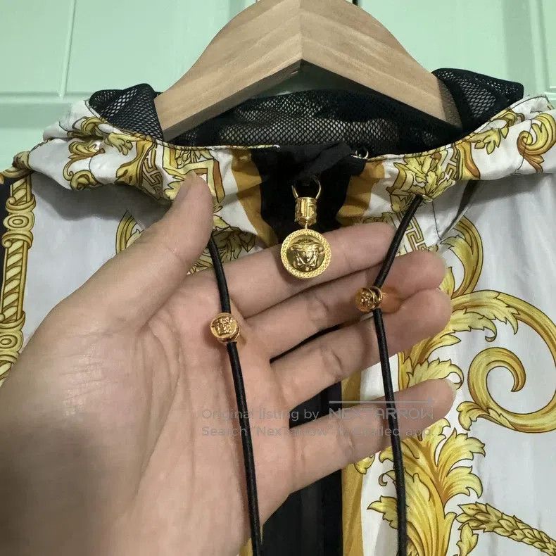 Versace Versace Classic black gold baroque print cotton jacket Size US M / EU 48-50 / 2 - 8 Thumbnail