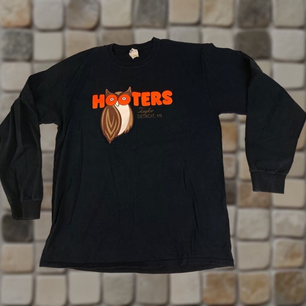 Jerzees VINTAGE Hooters Detroit 90s Taylor Mi. Black Long Sleeve Jerzees Large T-Shirt Unisex Adults 90s Crew Neck Cotton Quantity: L Size US L / EU 52-54 / 3 - 1 Thumbnail