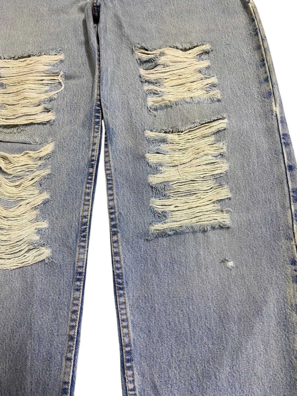 Levi's Vintage Clothing Vintage Levis 560 80’s Grunge Ripped Jeans Size US 31 - 8 Thumbnail