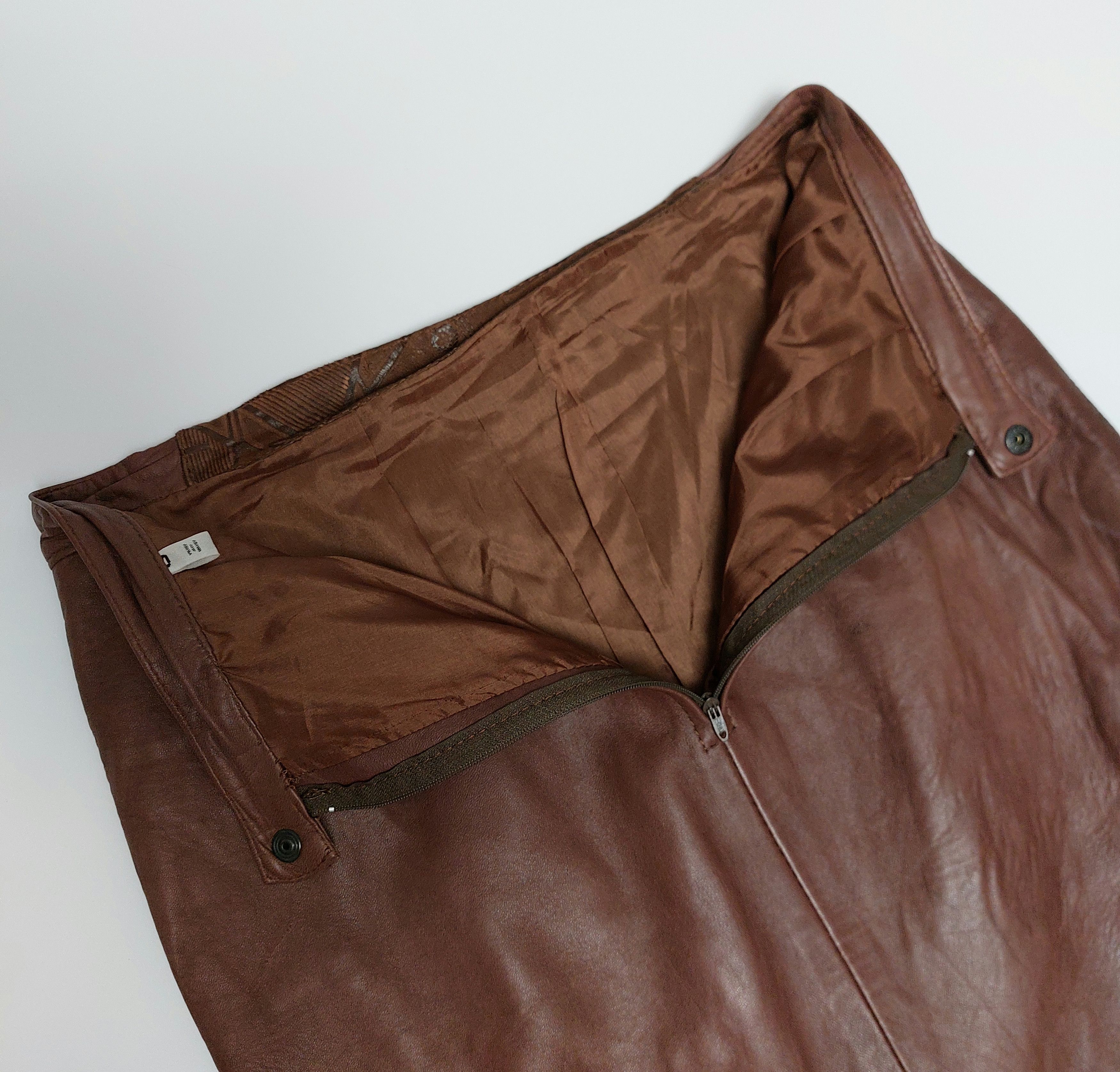 Vintage Nuova Capica leather skirt with embossed panel Made in Spain Size 27" / US 4 / IT 40 - 6 Thumbnail