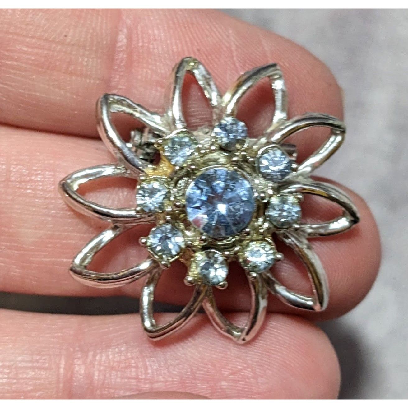 Other Vintage Blue And Silver Star Flower Rhinestone Brooch Size ONE SIZE - 5 Thumbnail