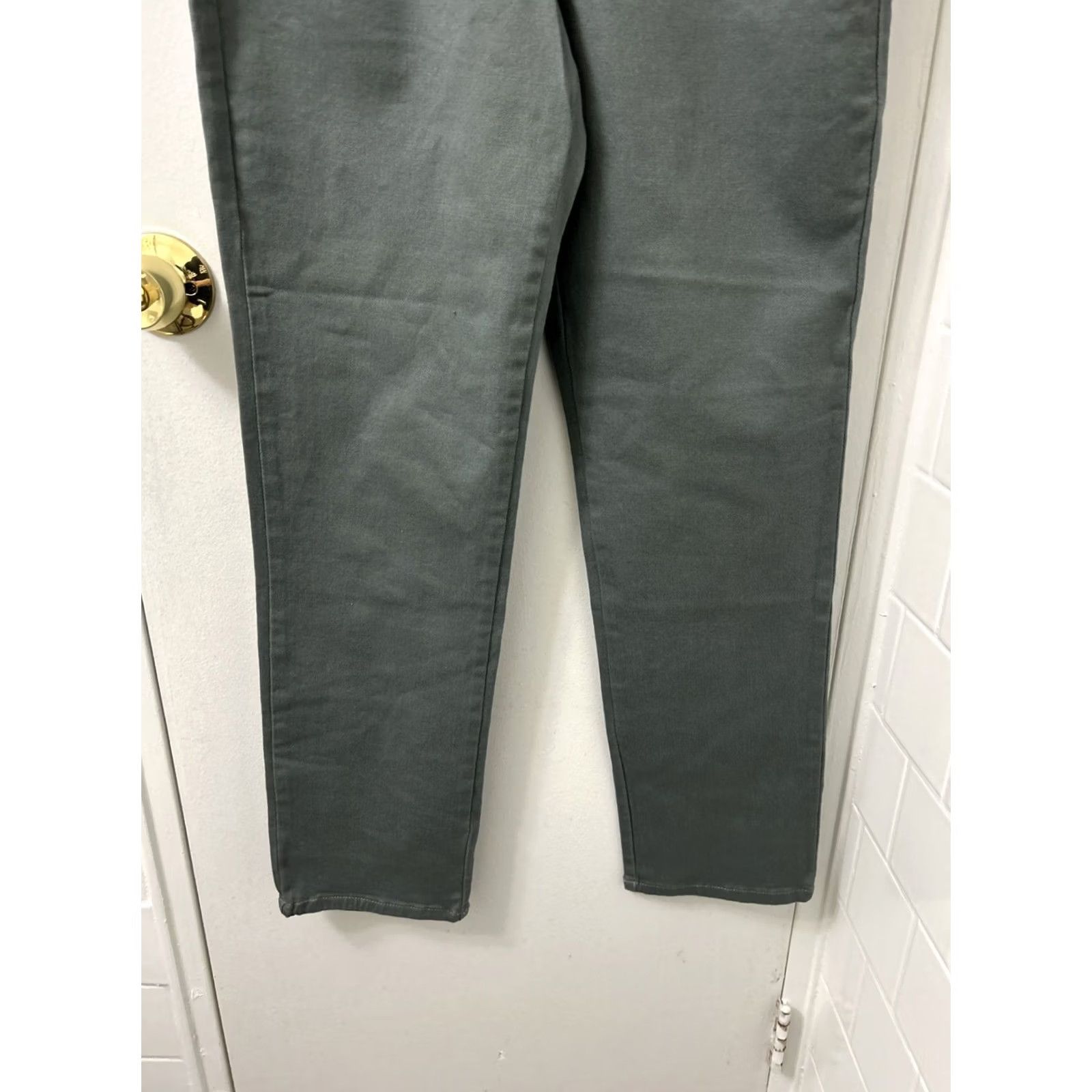 Gloria Vanderbilt Gloria Vanderbilt Amanda Jeans Women 10 Gray Slim Stretch Tapered 31x31 5-Pocket Denim Jeans New with Tags Size 32" / US 10 / IT 46 - 3 Thumbnail