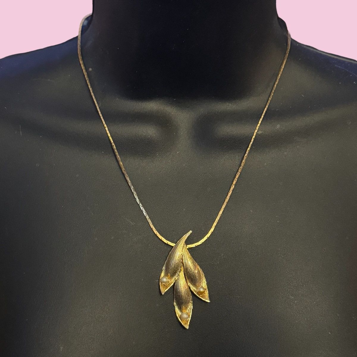 Vintage Vintage gold tone leaf cluster pendant necklace Size ONE SIZE - 1 Thumbnail