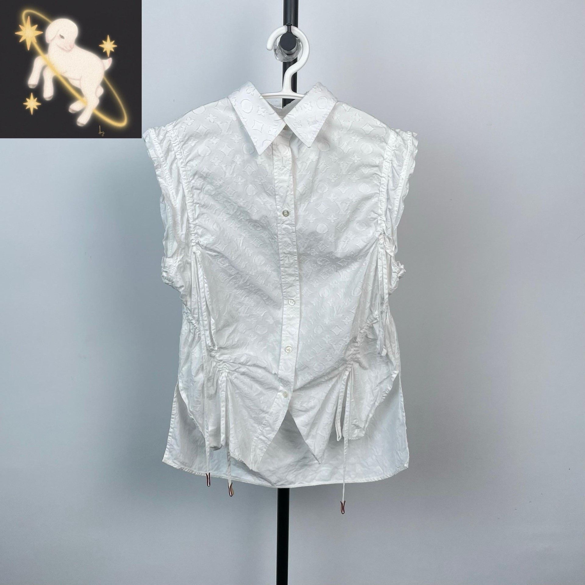 Louis Vuitton Louis Vuitton White Button Up 34 Women Size XS / US 0-2 / IT 36-38 - 1 Thumbnail