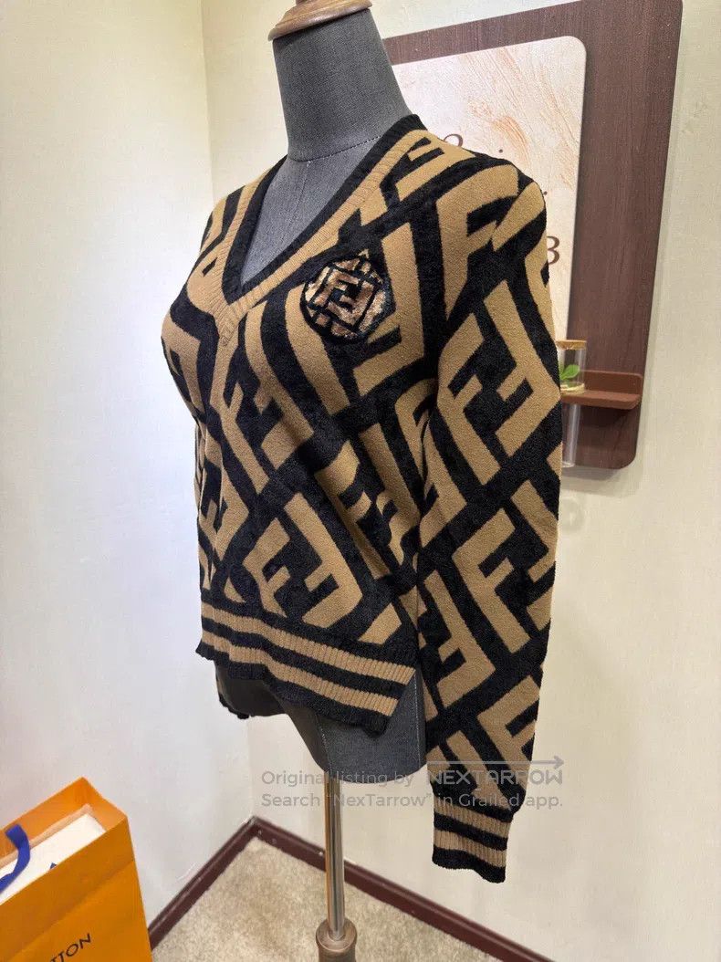 Fendi Fendi All-over print V-neck knit sweater with monogram Size XS / US 0-2 / IT 36-38 - 3 Thumbnail
