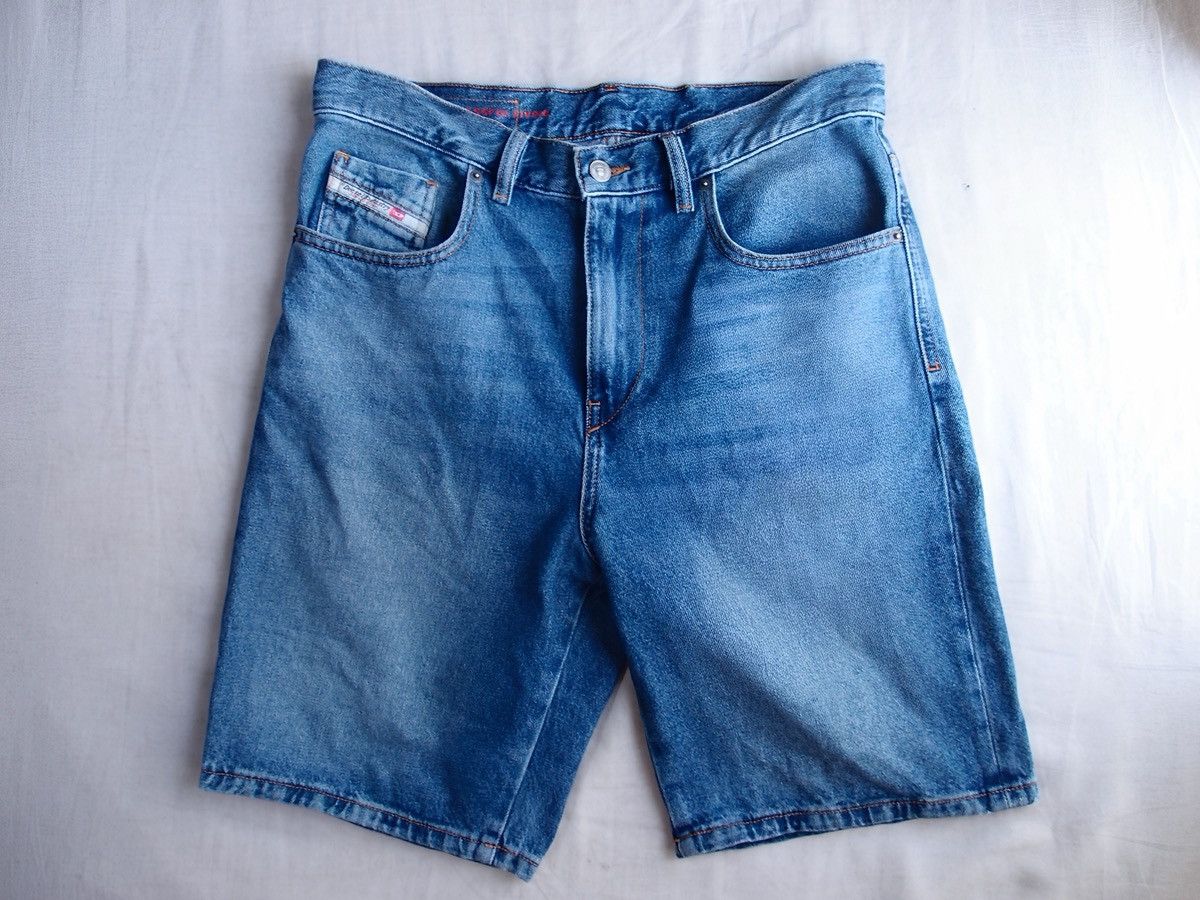 Diesel DIESEL D-STRUKT-SHORT Washed Denim Shorts Size 30 Size US 30 / EU 46 - 1 Thumbnail