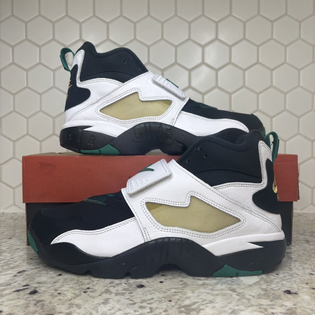 Nike Size 9-Nike Air Diamond Turf 2025 Emerald WORN ONCE WITH BOX Size US 9 / EU 42 - 1 Thumbnail