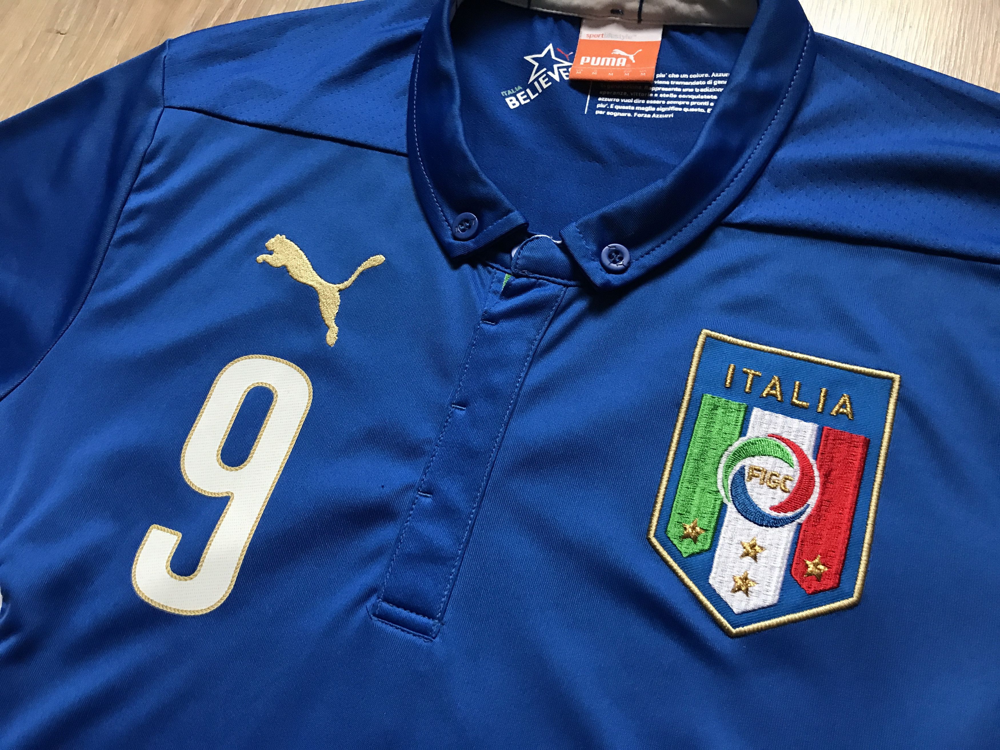 Puma × Vintage Vintage Puma Italy Home Football Shirt #9 Mario Balotelli Size US M / EU 48-50 / 2 - 5 Thumbnail
