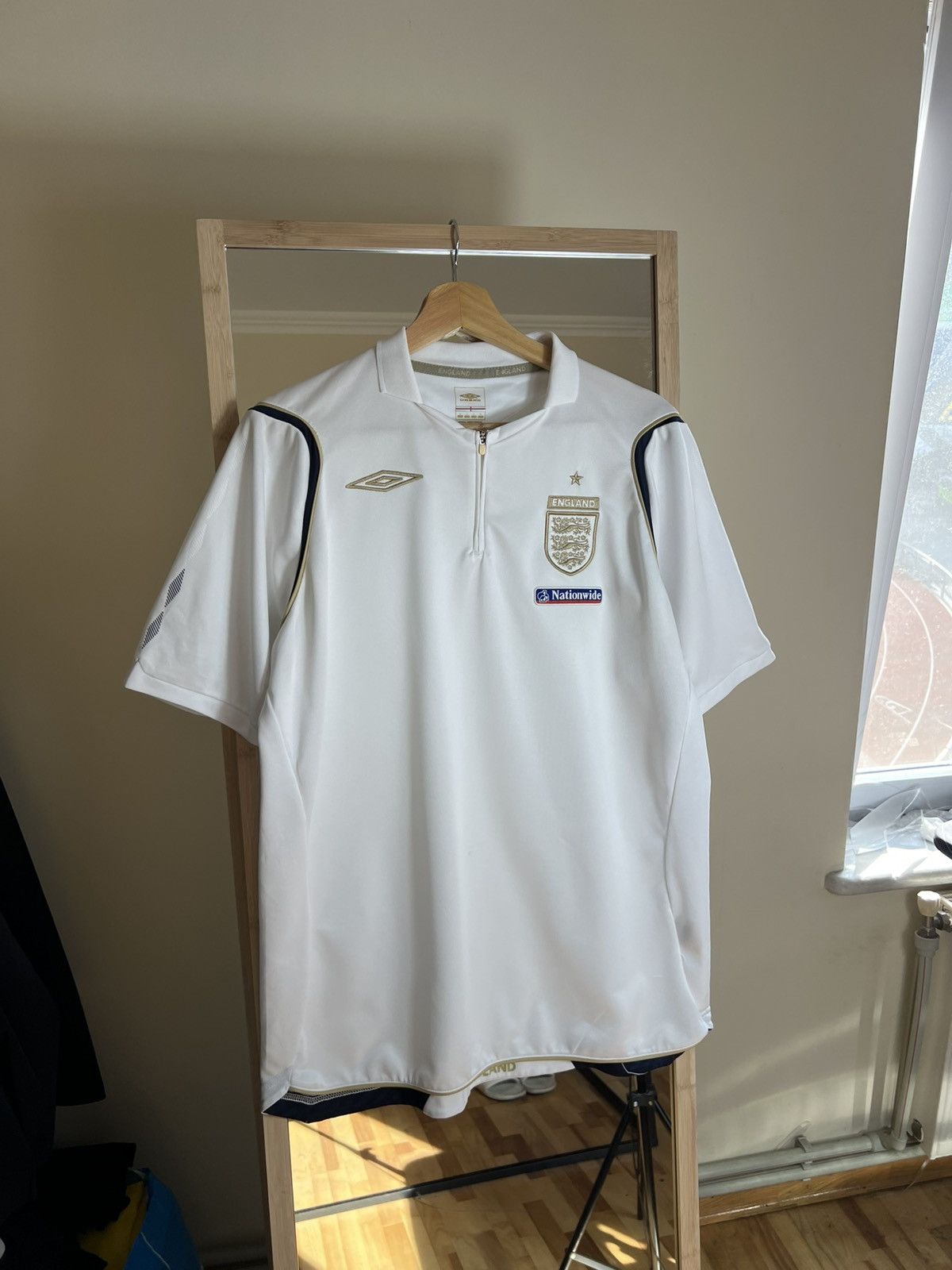 Umbro 🏴󠁧󠁢󠁥󠁮󠁧󠁿England National Team Umbro Jersey Nationwide Sponsor 2000S Size US L / EU 52-54 / 3 - 1 Thumbnail