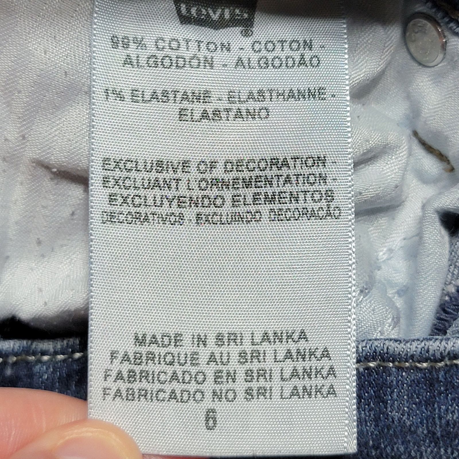Levi's Levis Classic Denim Demi Curve Capris - Size 6 / 28 Size 28" / US 6 / IT 42 - 7 Thumbnail