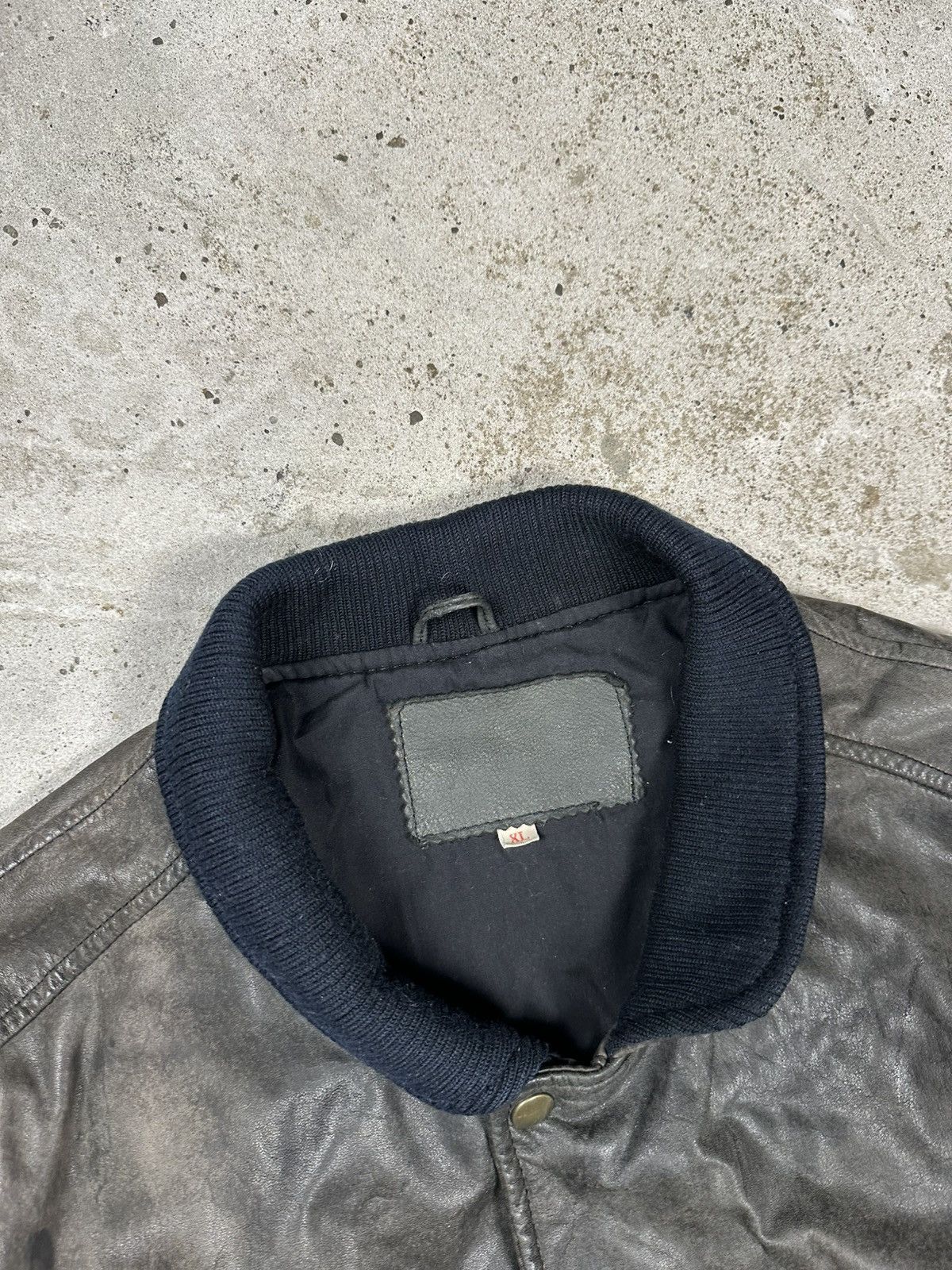 Other Vintage 90s Black Distressed Leather Bomber Jacket Army Size US XL / EU 56 / 4 - 10 Thumbnail