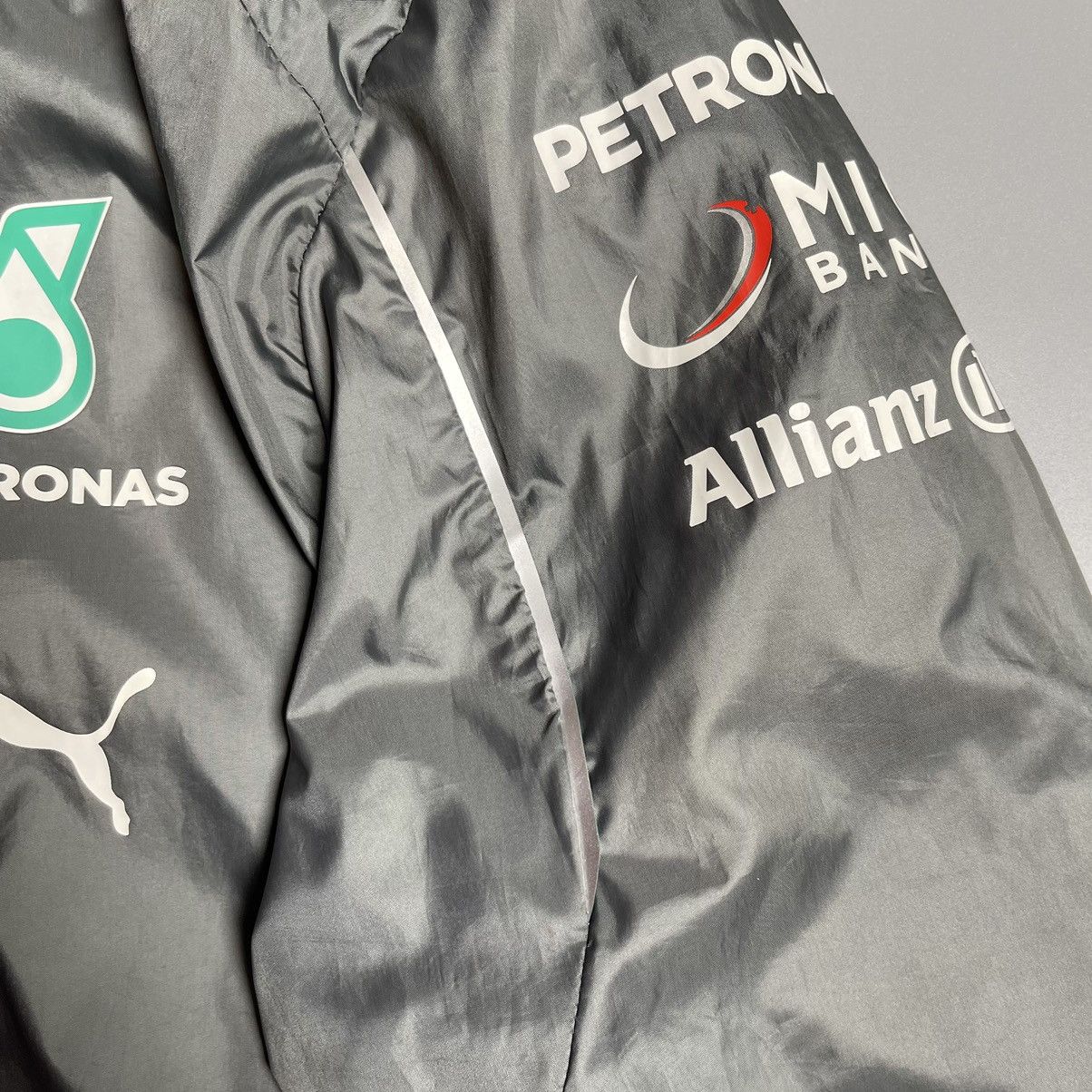 Formula 1 × Mercedes-Benz × Puma MERCEDES BENZ PUMA 2014 F1 PETRONAS AMG MESH LINES JACKET Size US M / EU 48-50 / 2 - 7 Thumbnail