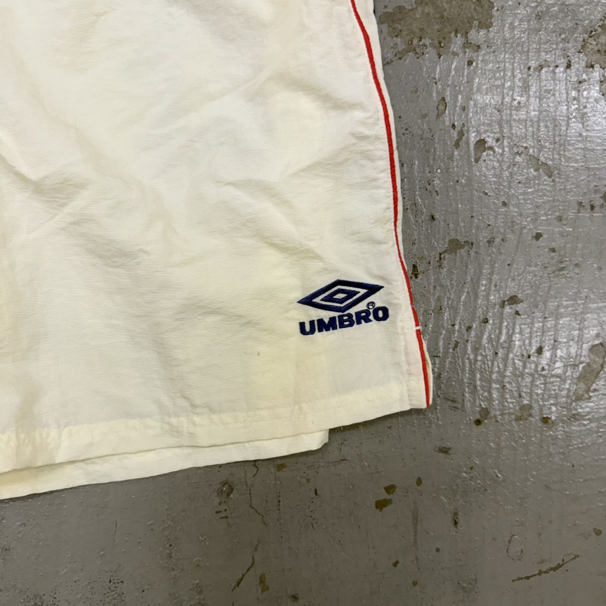 Umbro Vintage 90s Umbro Ajax shorts streetwear soccer size L Size US 31 - 3 Thumbnail