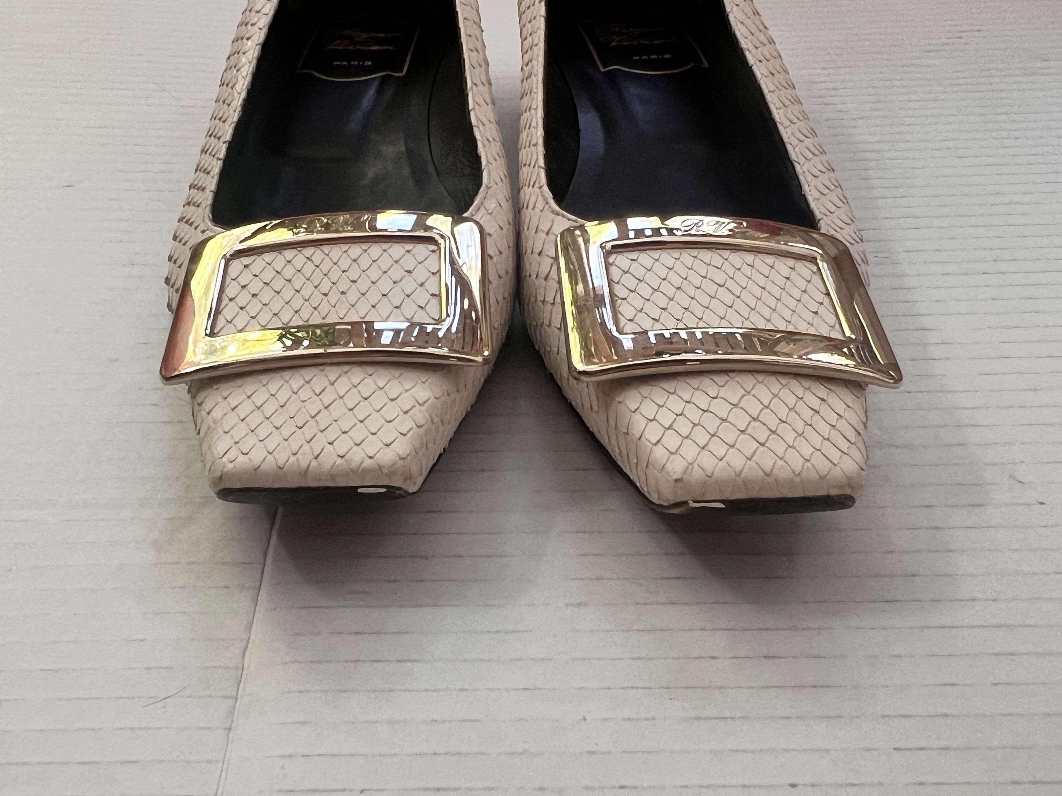 Roger Vivier White Roger Vivier Ballerina flats size 39 Size US 9 / IT 39 - 8 Thumbnail