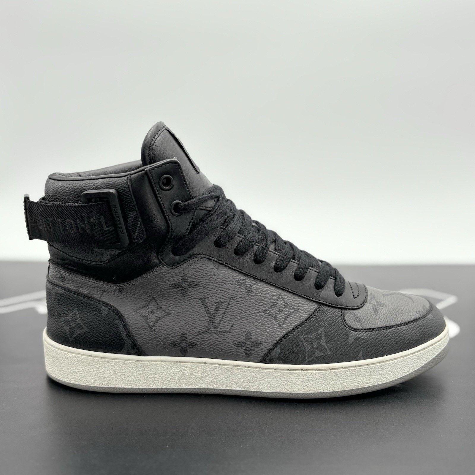 Louis Vuitton 8-8.5 US Louis Vuitton Eclipse Rivoli ' Black ' SUPER CLEAN! Size US 8 / EU 41 - 2 Thumbnail
