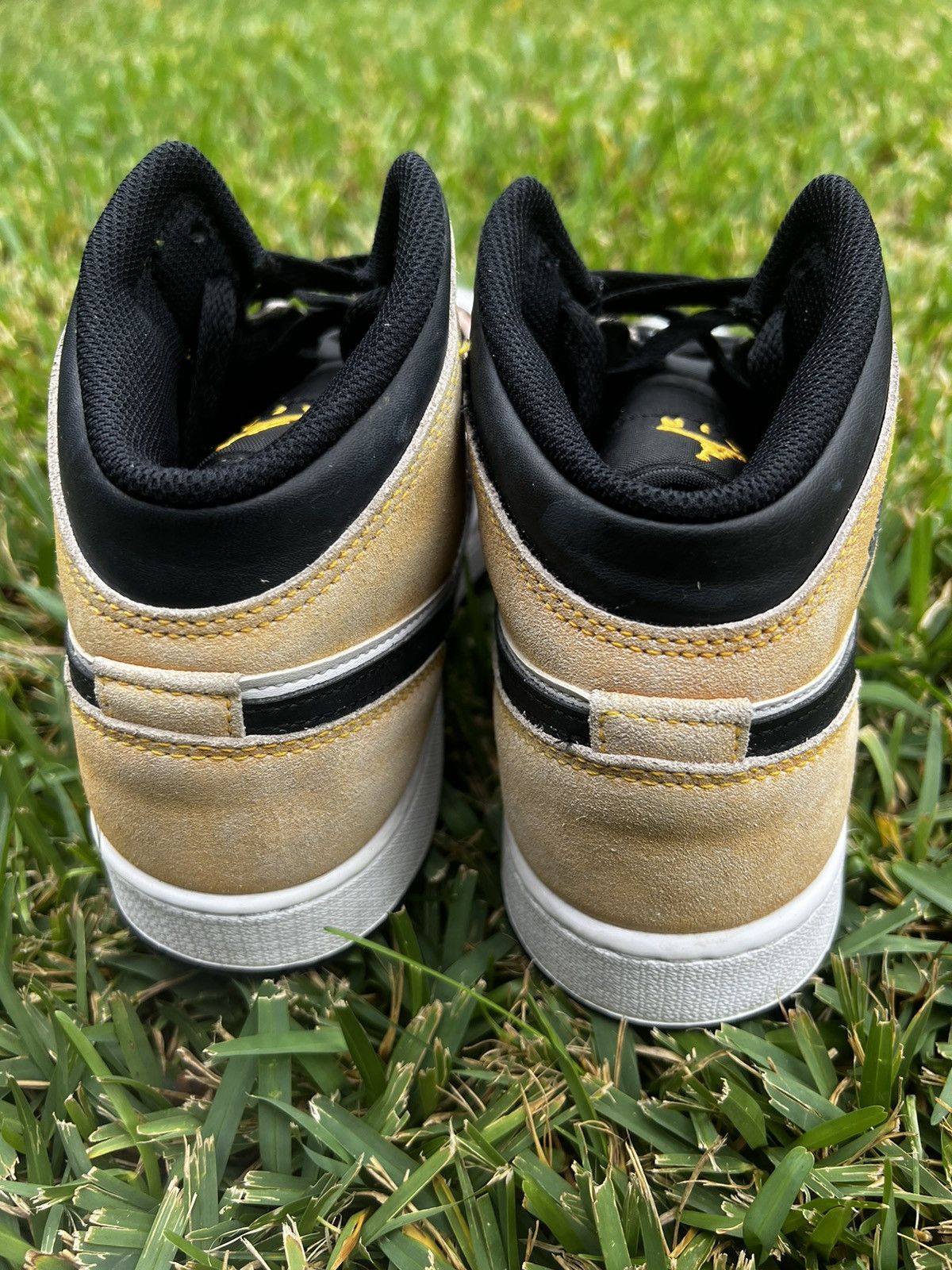 Jordan Brand CLEAN Air Jordan 1 Mid Retro Flight Club size 8.5 Womens Size US 8.5 / IT 38.5 - 6 Thumbnail