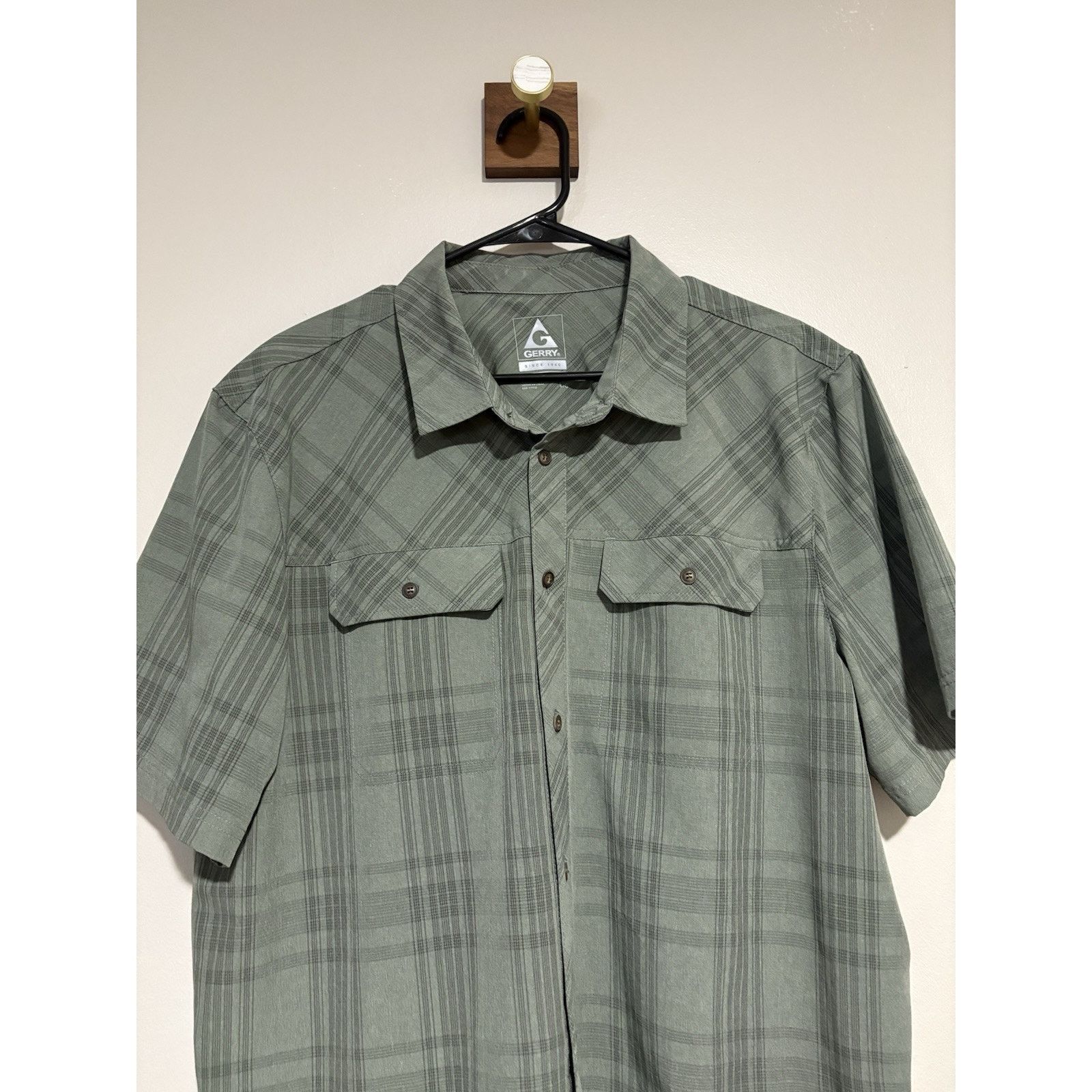 Other GERRY Shirt Adult Large Green Short Sleeve Tech Button Down Size US L / EU 52-54 / 3 - 2 Thumbnail