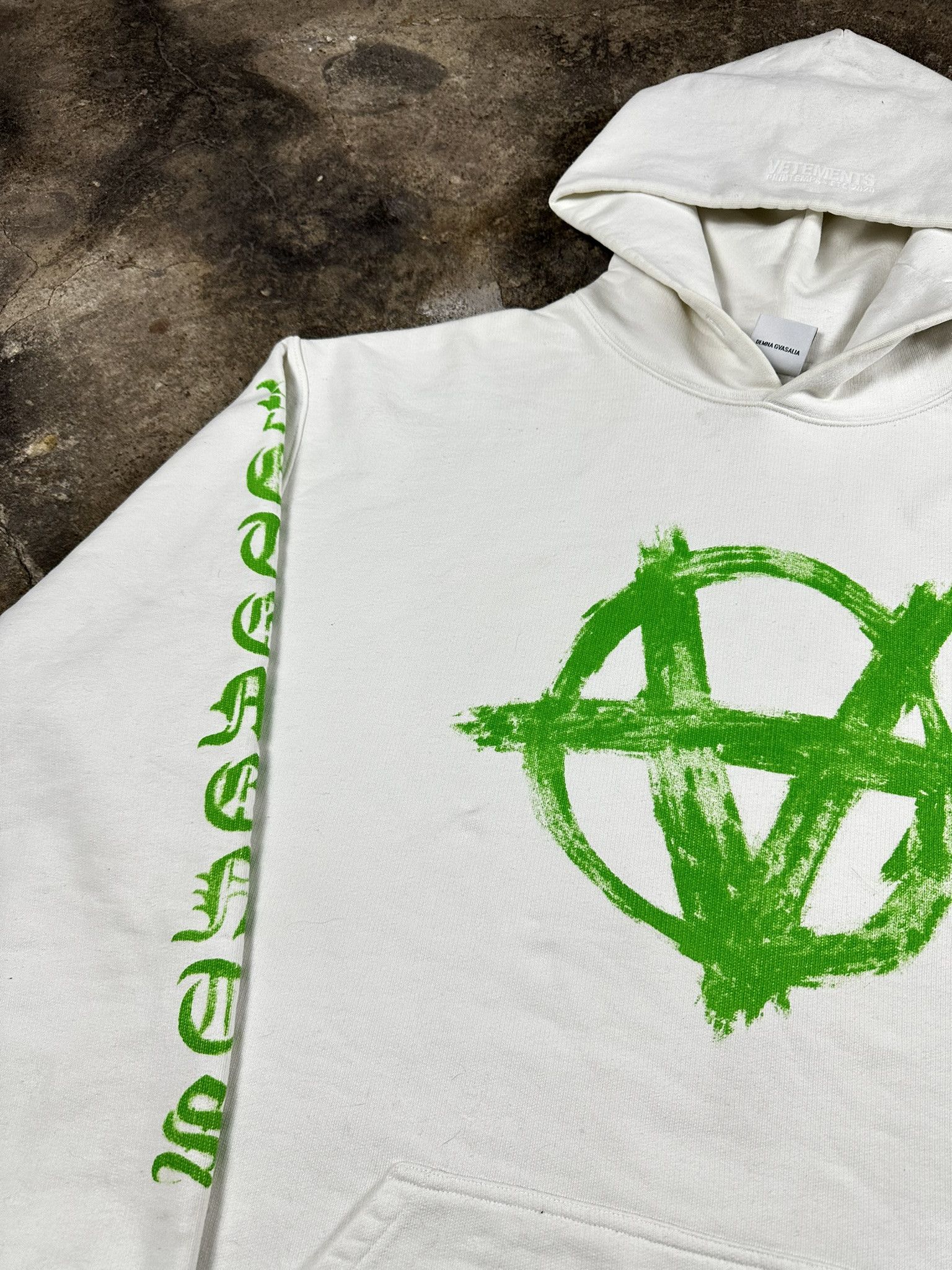 Vetements Vetements Anarchy Hoodie Size US XL / EU 56 / 4 - 2 Thumbnail