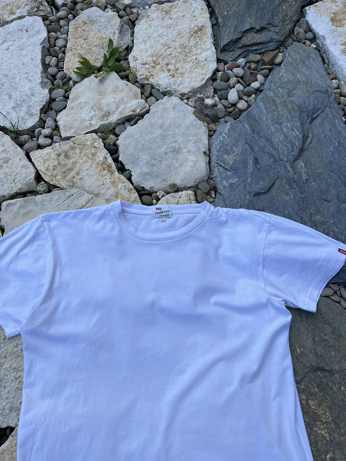 Levi's × Levi's Vintage Clothing × Vintage Levi’s vintage y2k basic distressed tee t-shirt cropped Size US M / EU 48-50 / 2 - 8 Thumbnail