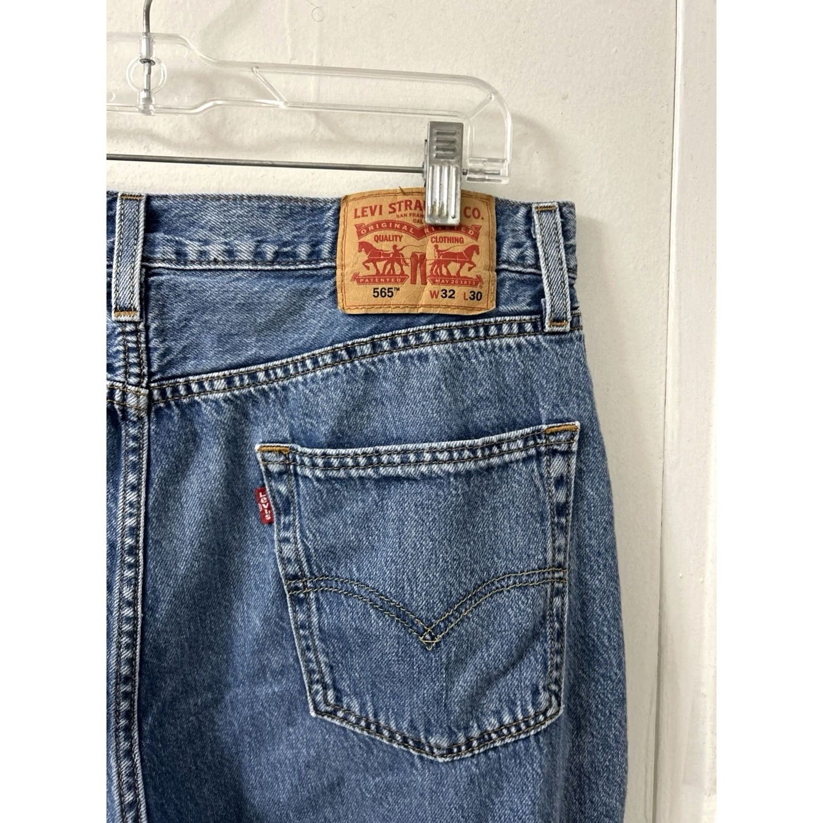 Levi's Levi's 565 Jeans Mens 32x28 Medium Wash Blue Denim 5-Pocket Straight Relaxed Fit Cotton Denim Jeans Size US 32 / EU 48 - 4 Thumbnail