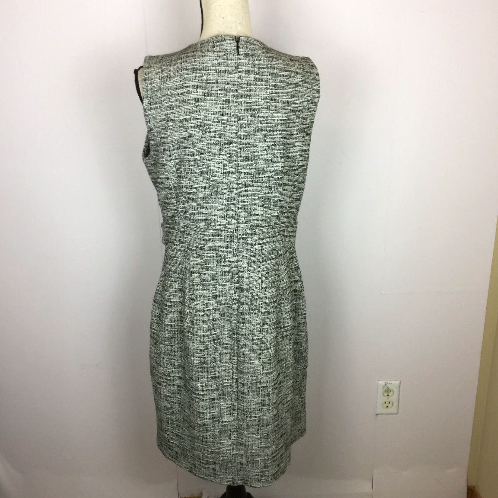ann taylor knit wrap dress Winter Workwear // Ann Taylor Petite Wrap Dress