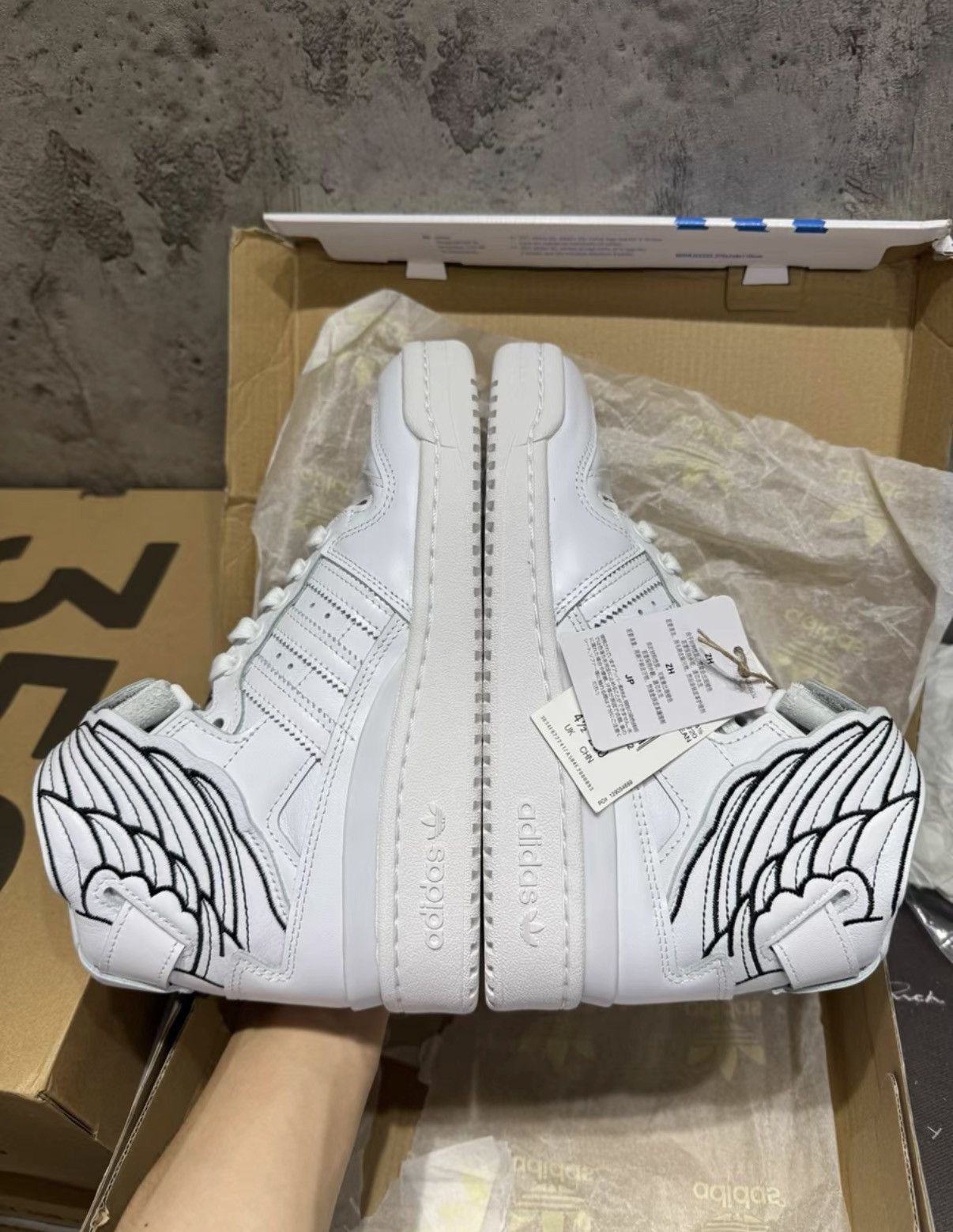 Adidas Adidas Jeremy Scott Wings 4.0 K37 Size US 7 / IT 37 - 5 Thumbnail